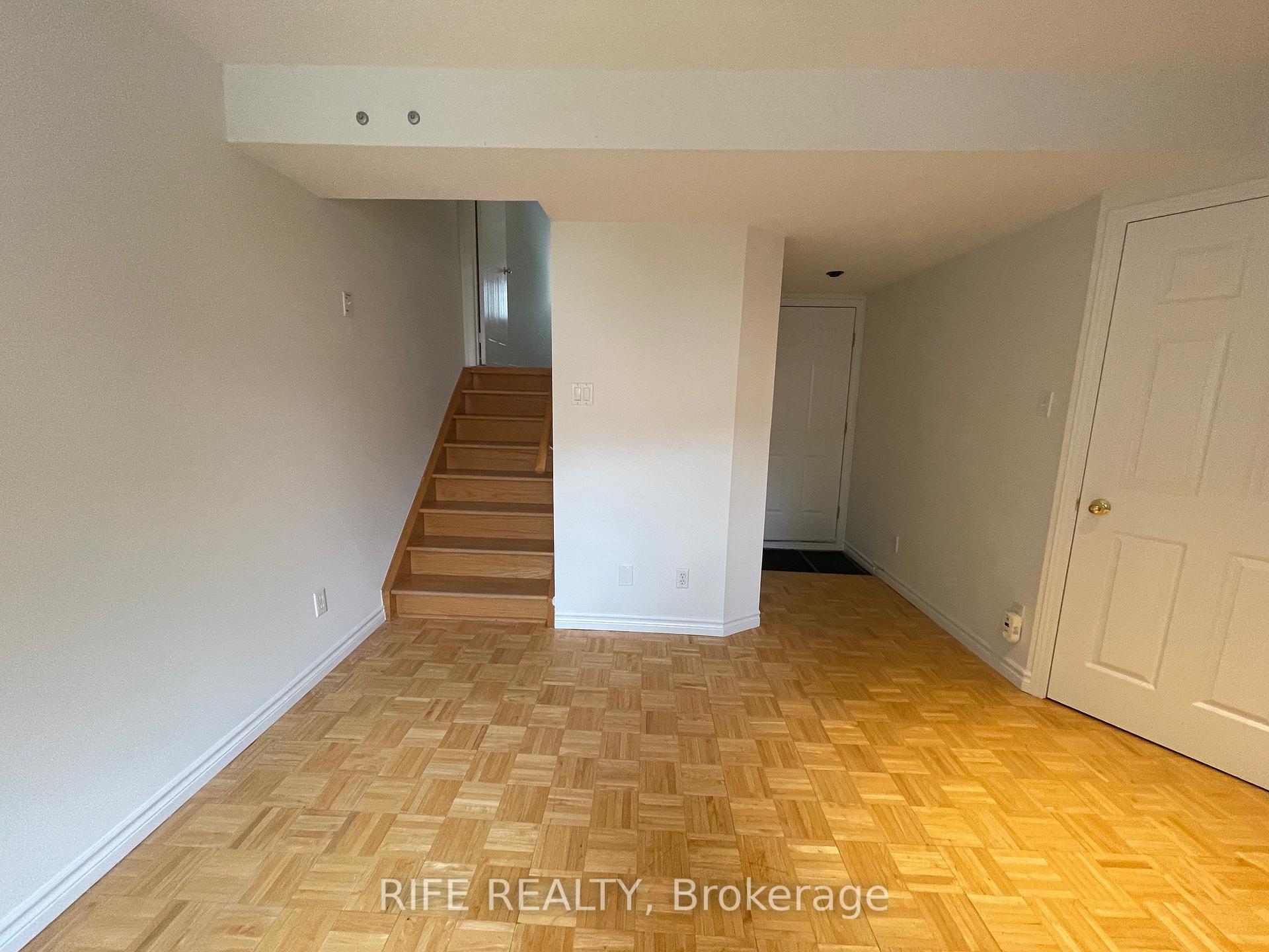 Photo 18 of 68 Rougehaven Way, Markham, Vinegar Hill — HOMEH