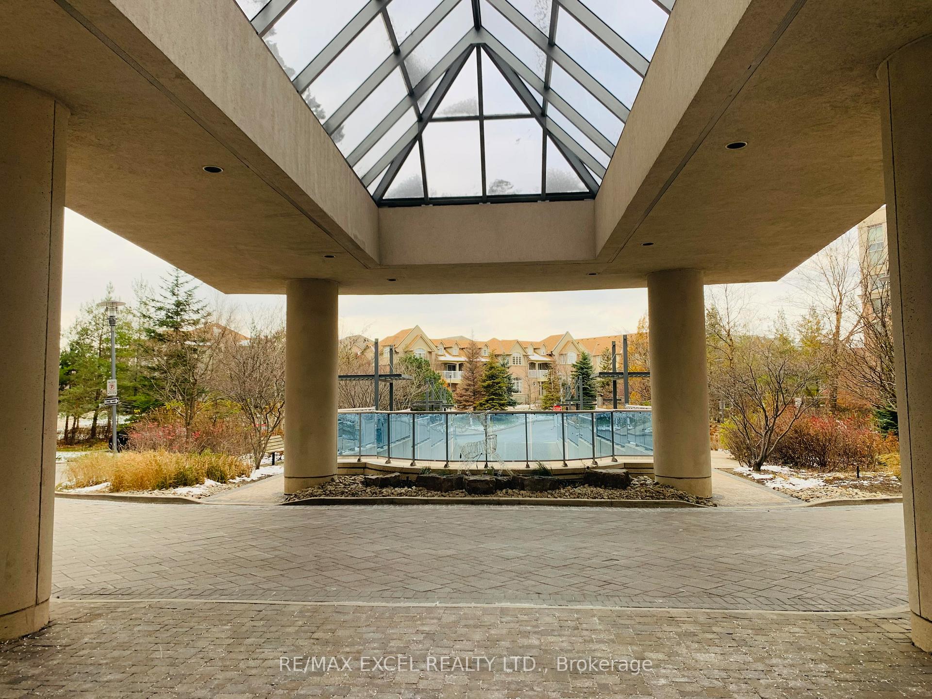 Photo 3 of Unit 205, 33 Cox Boulevard, Markham, Unionville — HOMEH