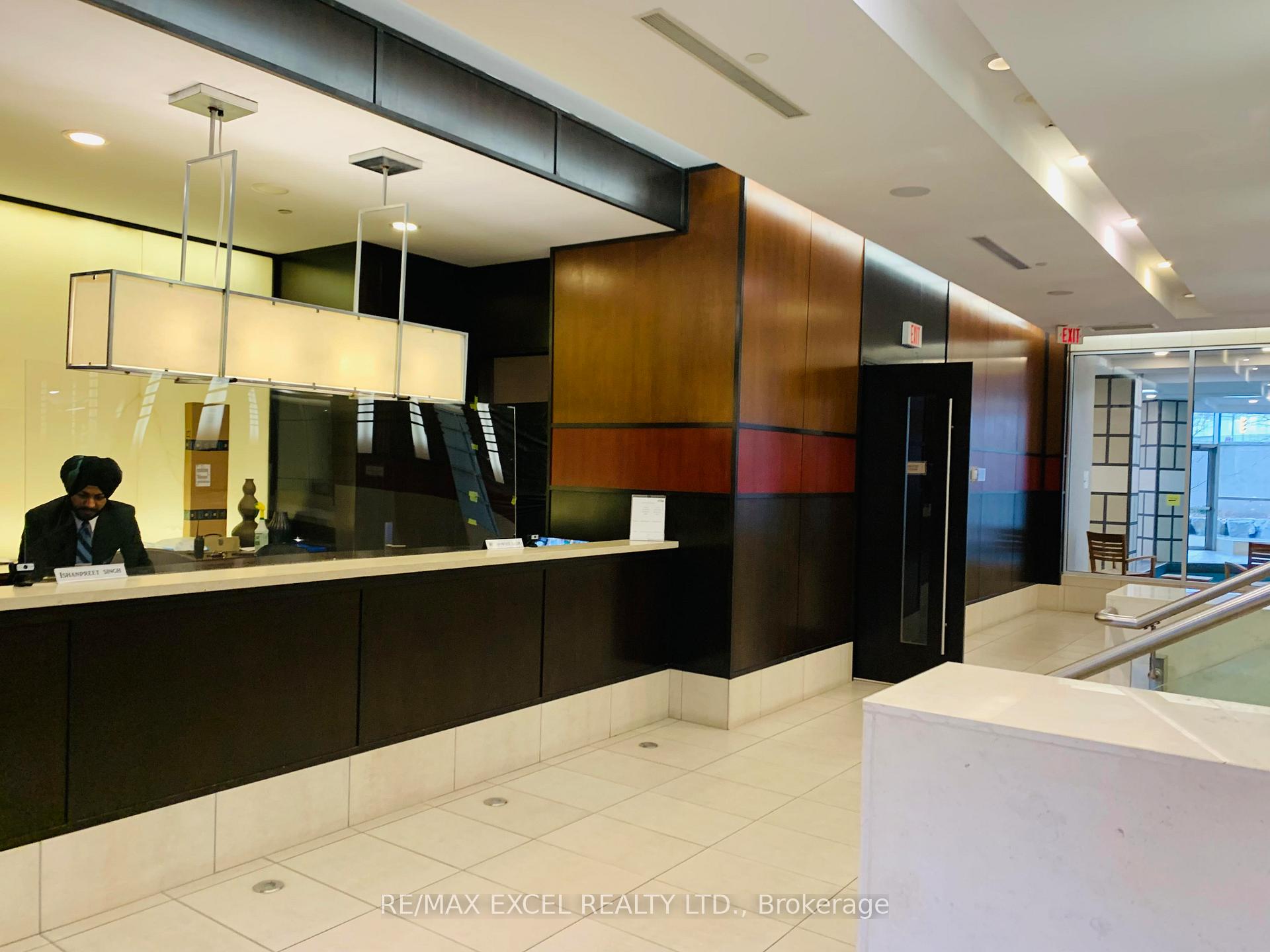 Photo 4 of Unit 205, 33 Cox Boulevard, Markham, Unionville — HOMEH