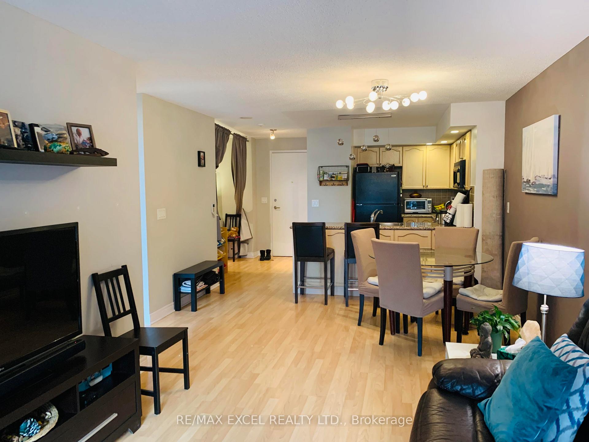 Photo 11 of Unit 205, 33 Cox Boulevard, Markham, Unionville — HOMEH