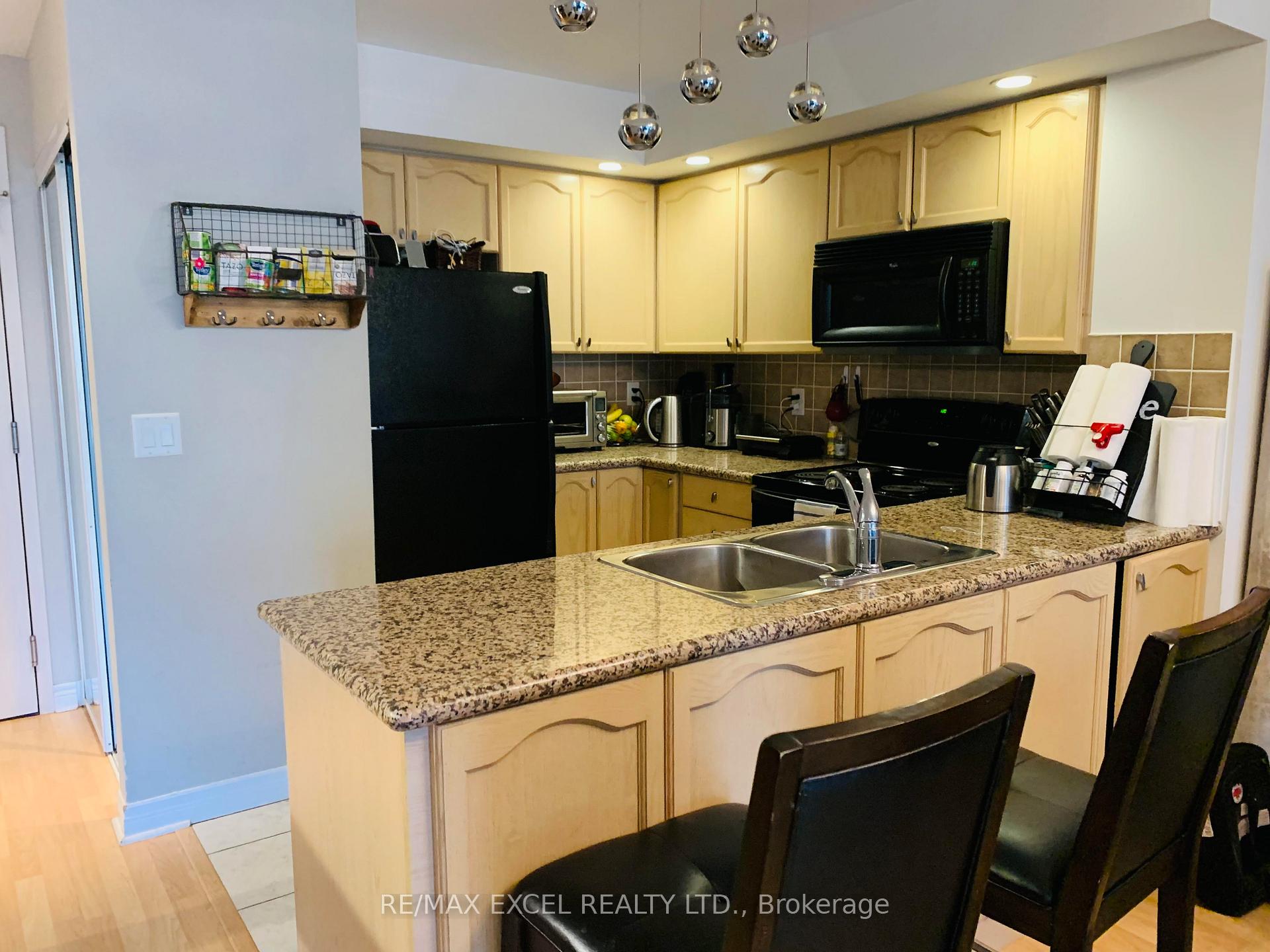 Photo 12 of Unit 205, 33 Cox Boulevard, Markham, Unionville — HOMEH