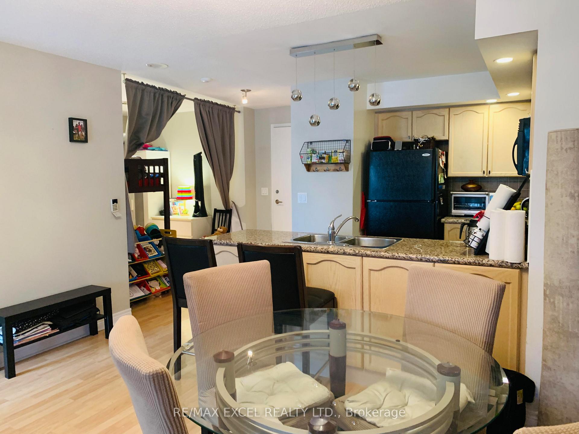 Photo 14 of Unit 205, 33 Cox Boulevard, Markham, Unionville — HOMEH