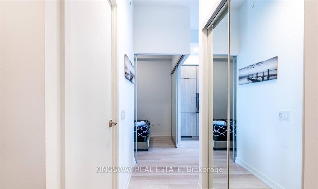 Photo 4 of Unit 3901, 39 Roehampton Avenue, Toronto, Mount Pleasant West — HOMEH