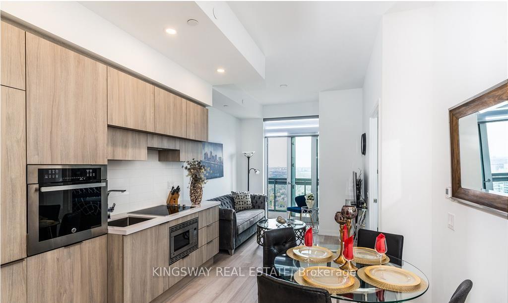Photo 5 of Unit 3901, 39 Roehampton Avenue, Toronto, Mount Pleasant West — HOMEH