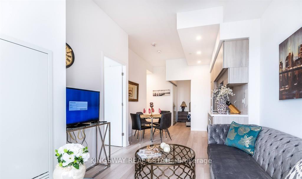 Photo 9 of Unit 3901, 39 Roehampton Avenue, Toronto, Mount Pleasant West — HOMEH