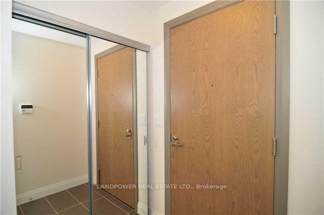 Photo 2 of Unit 825, 18 Uptown Drive, Markham, Unionville — HOMEH