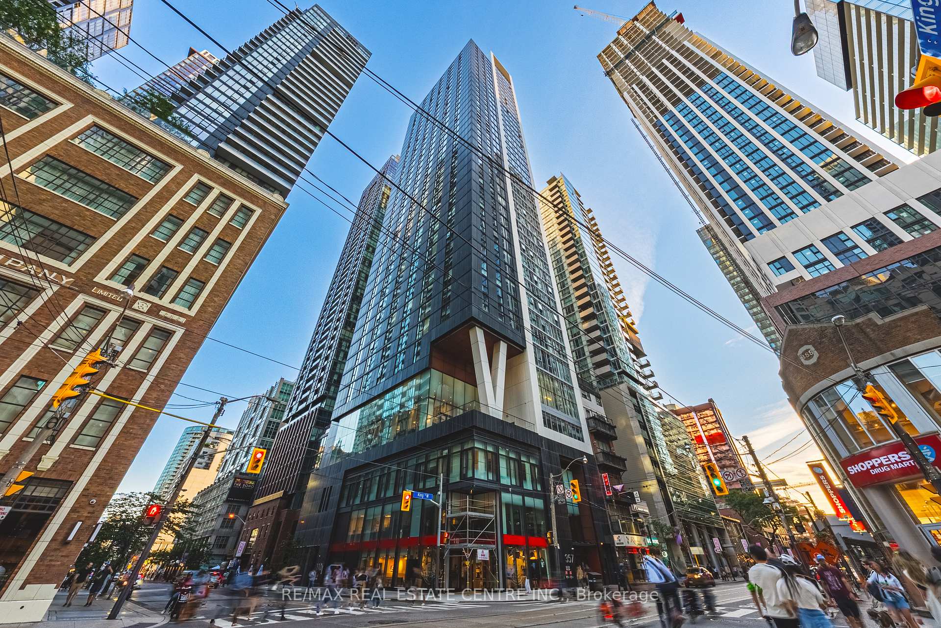 Front of Unit 3307, 357 King Street W