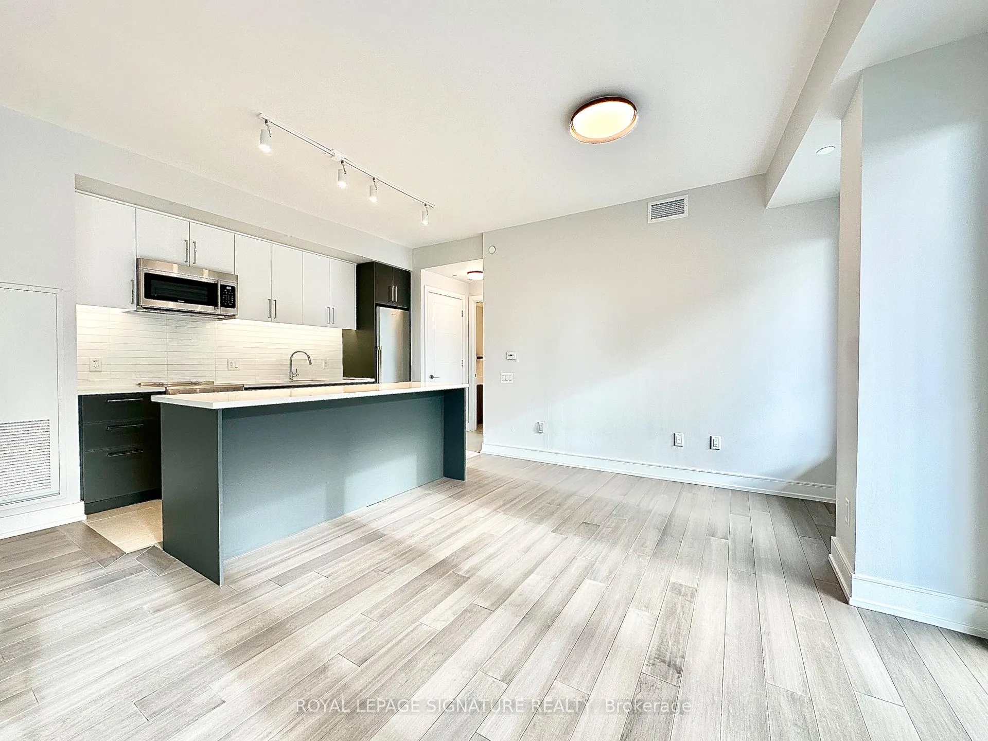 Photo 4 of Unit 903, 2525 Bathurst Street, Toronto, Forest Hill North — HOMEH