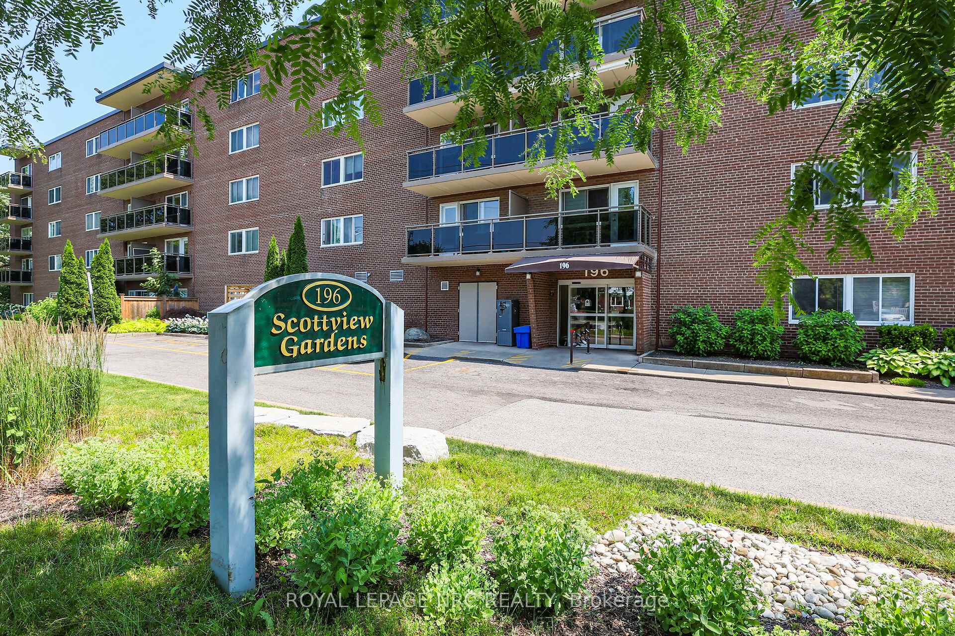 Front of Unit 208, 196 Scott Street