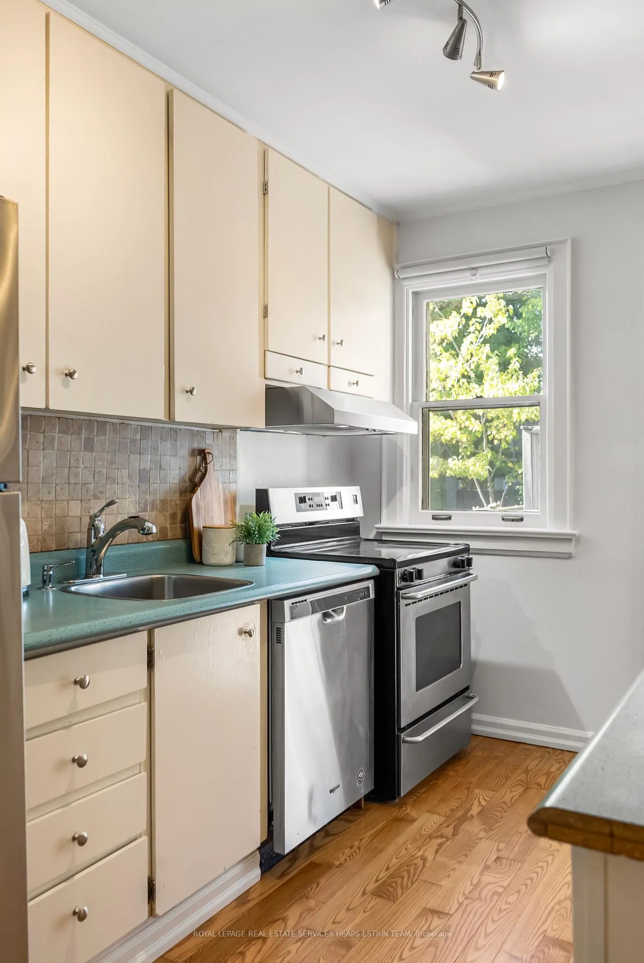 Photo 11 of 26 MacNaughton Road, Toronto, Leaside — HOMEH
