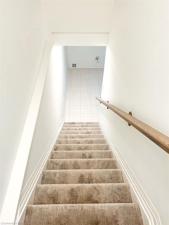 Photo 2 of 79 Bur Oak Drive, Thorold, Confederation Heights — HOMEH