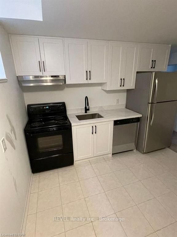 Photo 3 of 79 Bur Oak Drive, Thorold, Confederation Heights — HOMEH