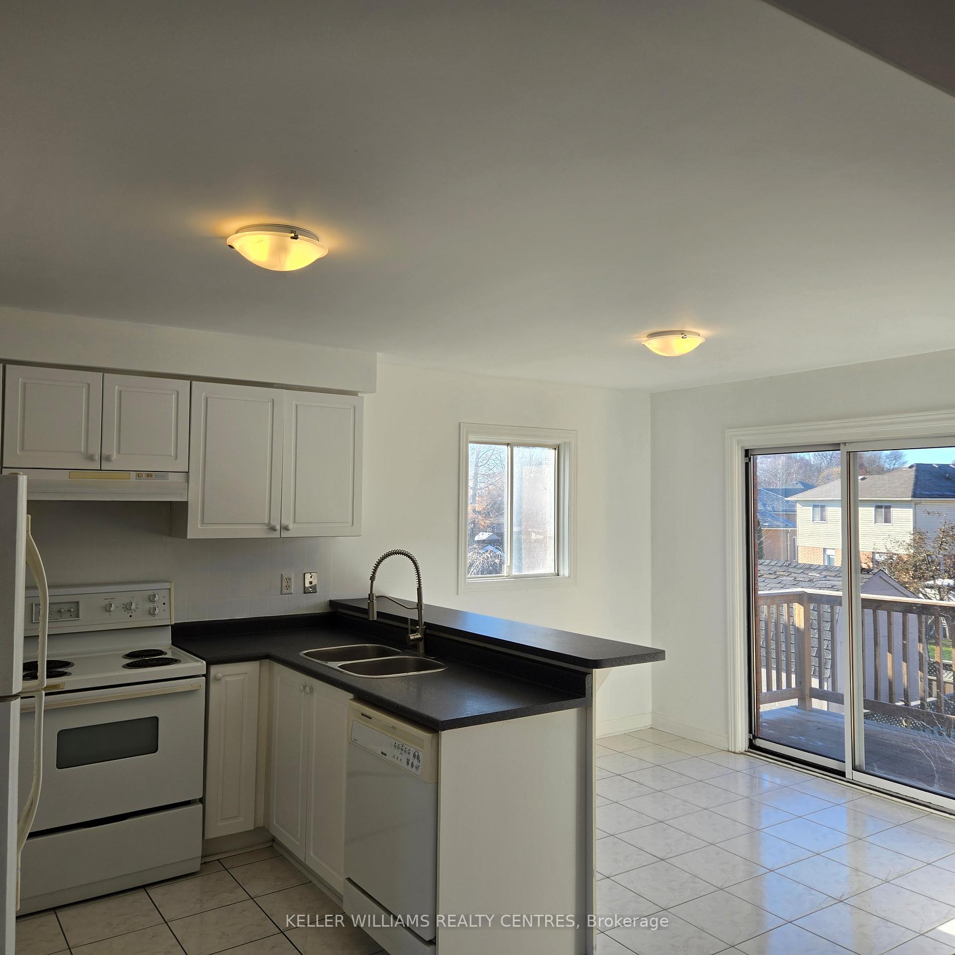 Photo 3 of 17 Iveagh Drive, Georgina, Keswick South — HOMEH