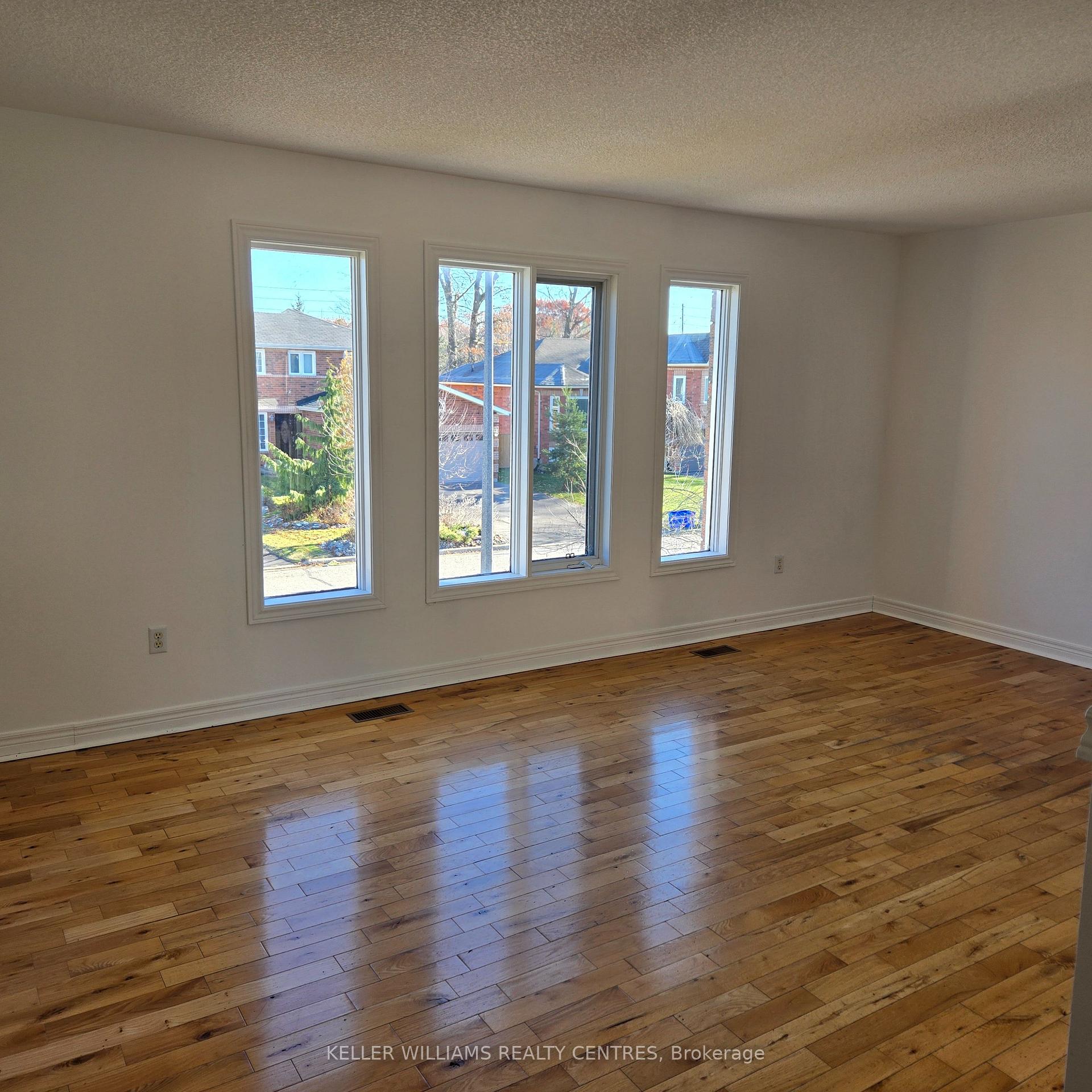 Photo 5 of 17 Iveagh Drive, Georgina, Keswick South — HOMEH