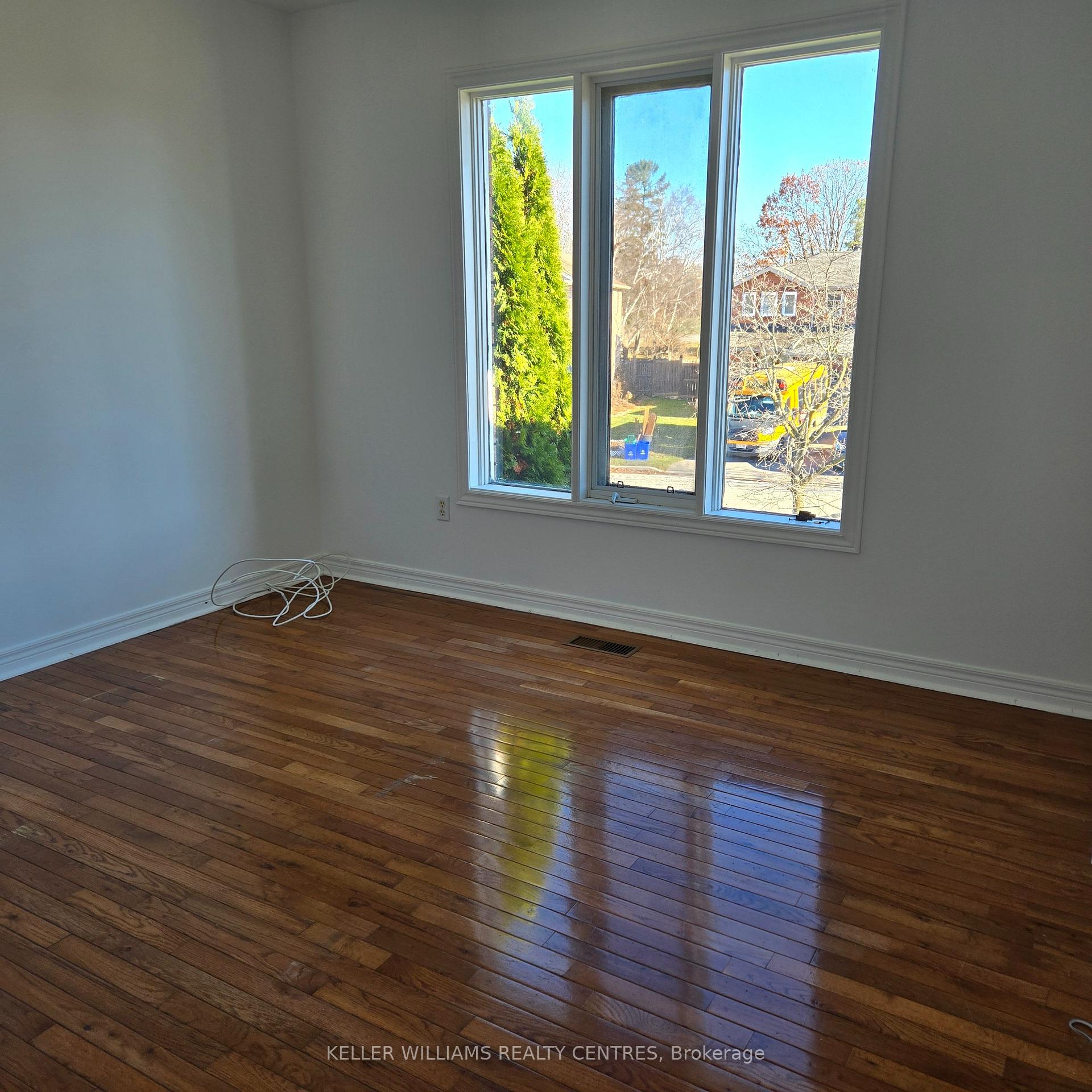 Photo 9 of 17 Iveagh Drive, Georgina, Keswick South — HOMEH