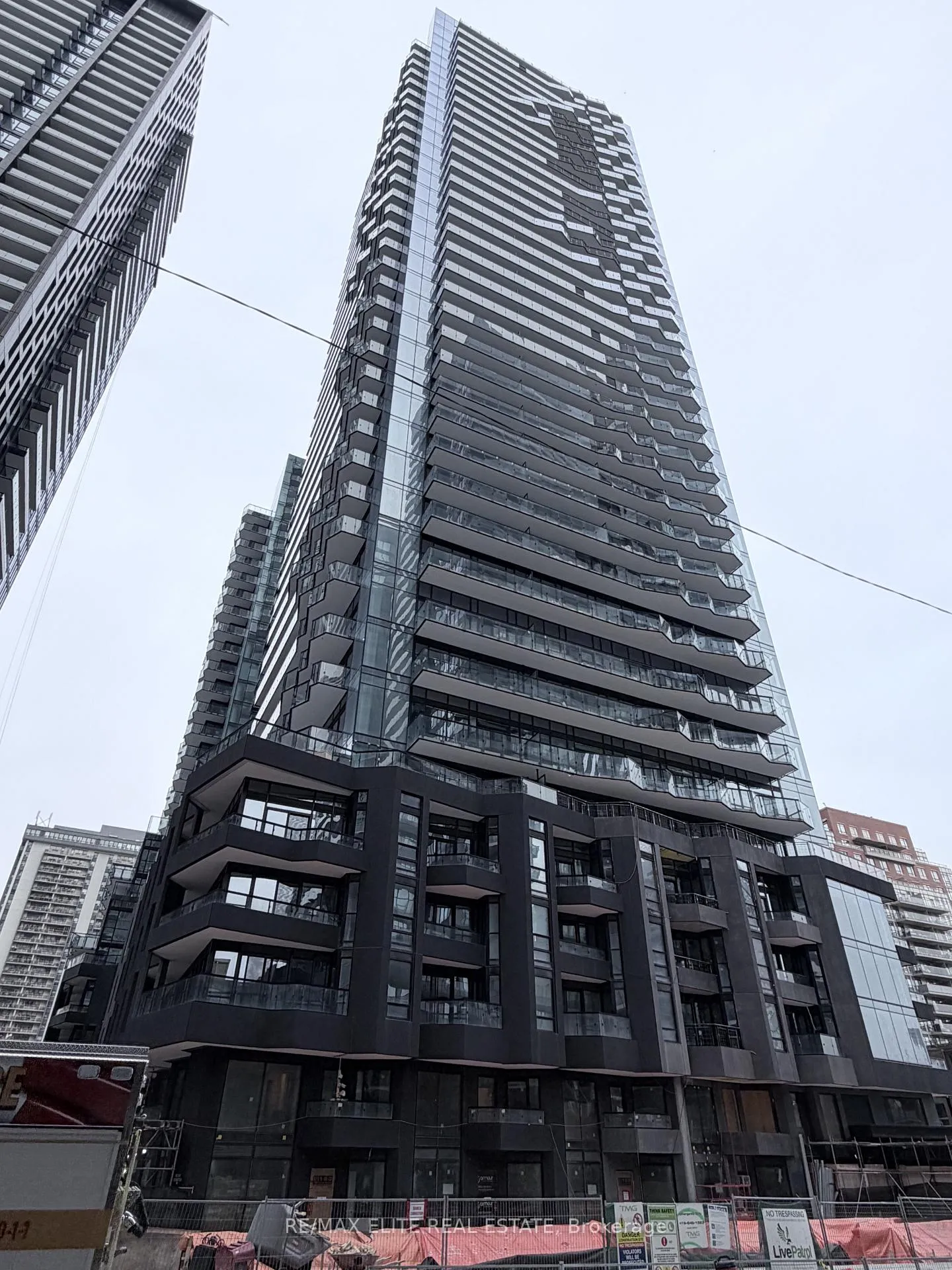 Photo 1 of Unit 2011S, 110 Broadway Avenue, Toronto, Mount Pleasant West — HOMEH