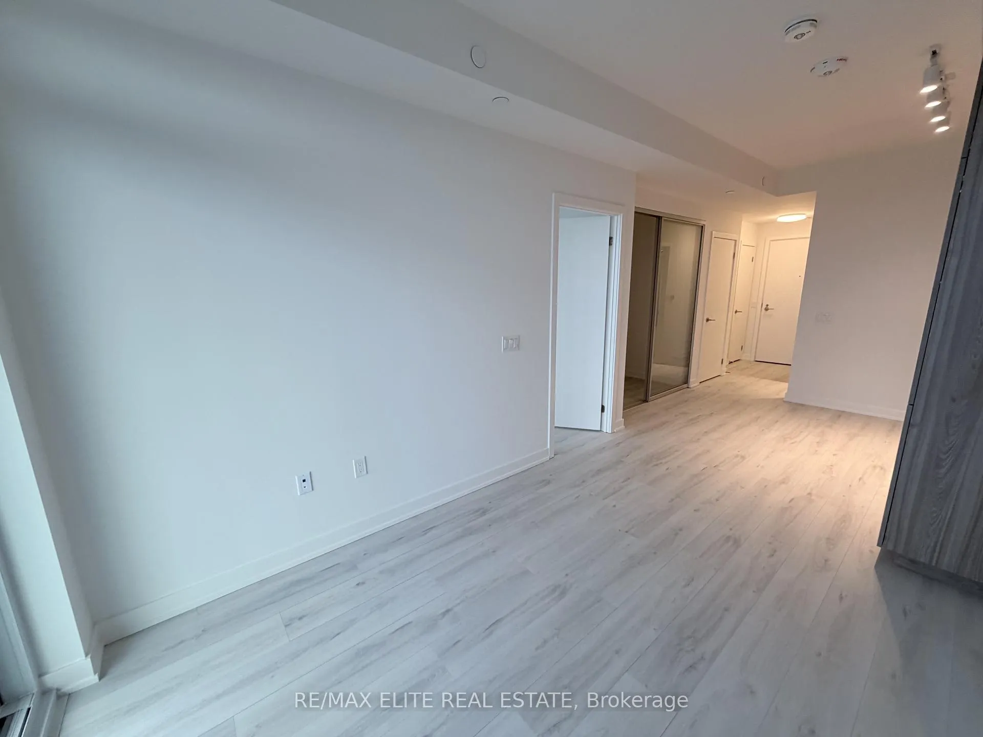 Photo 5 of Unit 2011S, 110 Broadway Avenue, Toronto, Mount Pleasant West — HOMEH