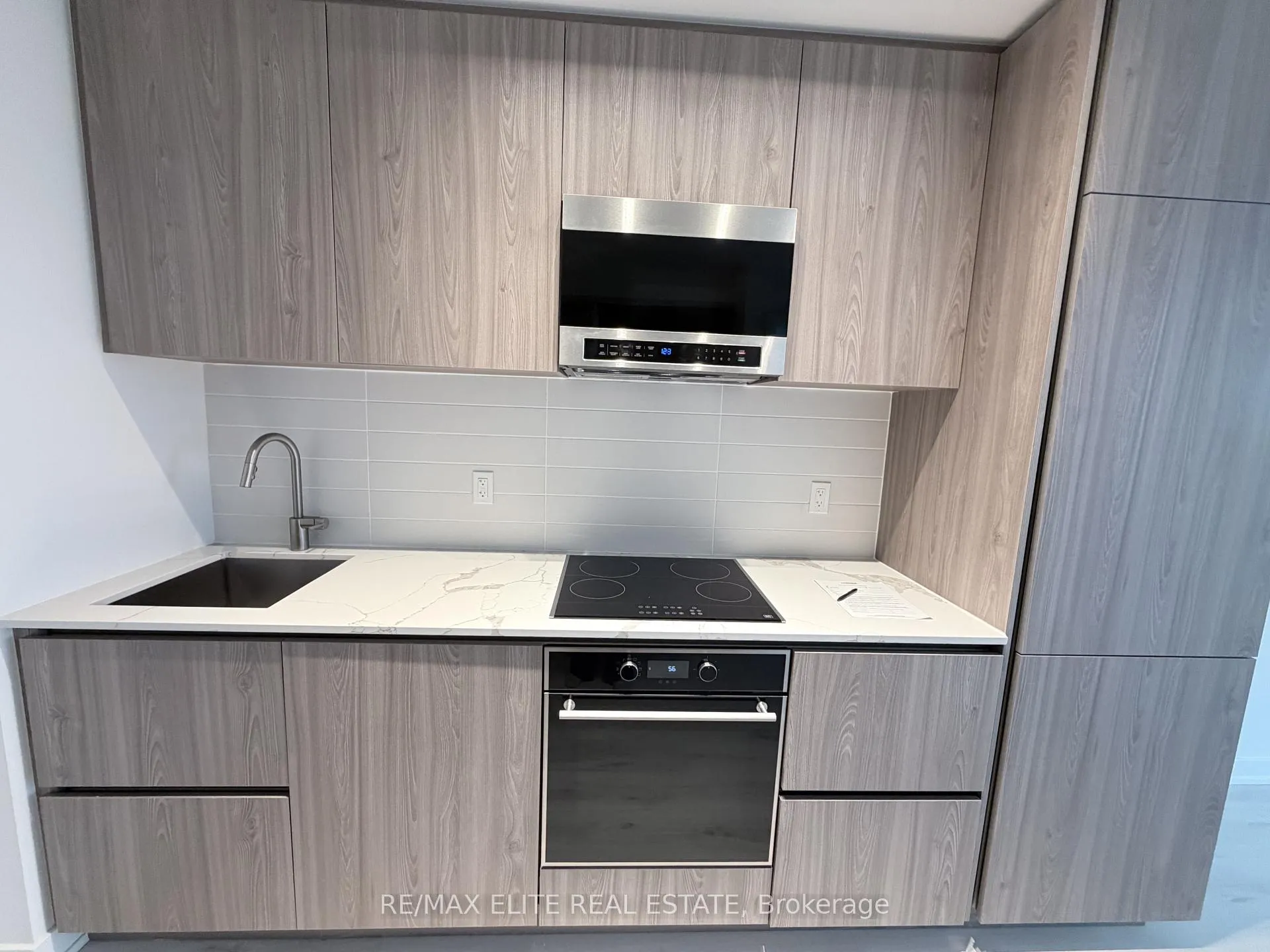 Photo 6 of Unit 2011S, 110 Broadway Avenue, Toronto, Mount Pleasant West — HOMEH