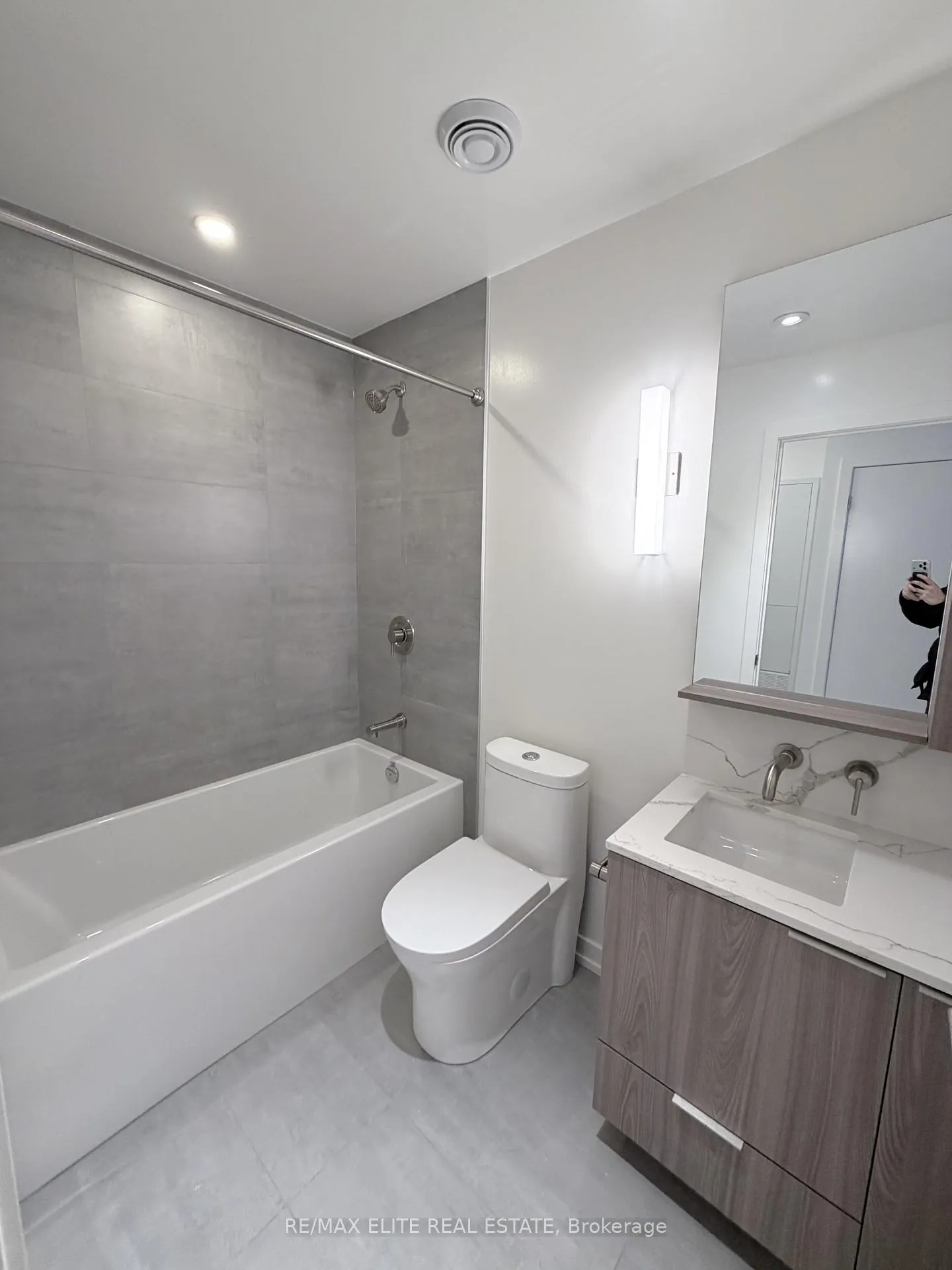 Photo 13 of Unit 2011S, 110 Broadway Avenue, Toronto, Mount Pleasant West — HOMEH
