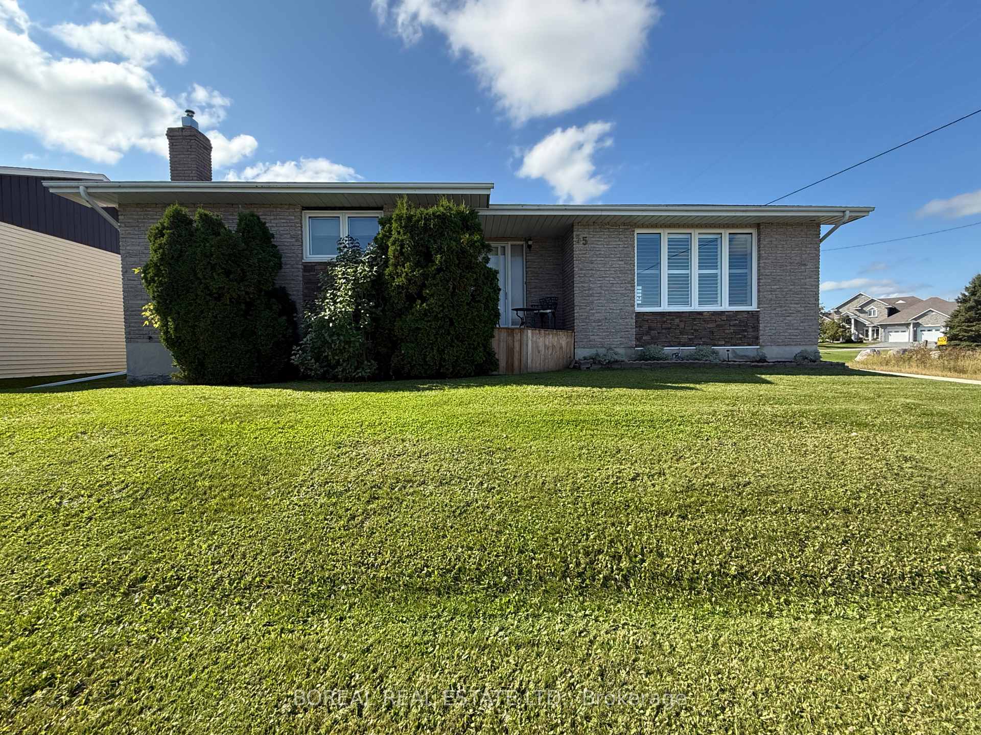Photo 1 of 35 Eighteenth Avenue, Cochrane — HOMEH