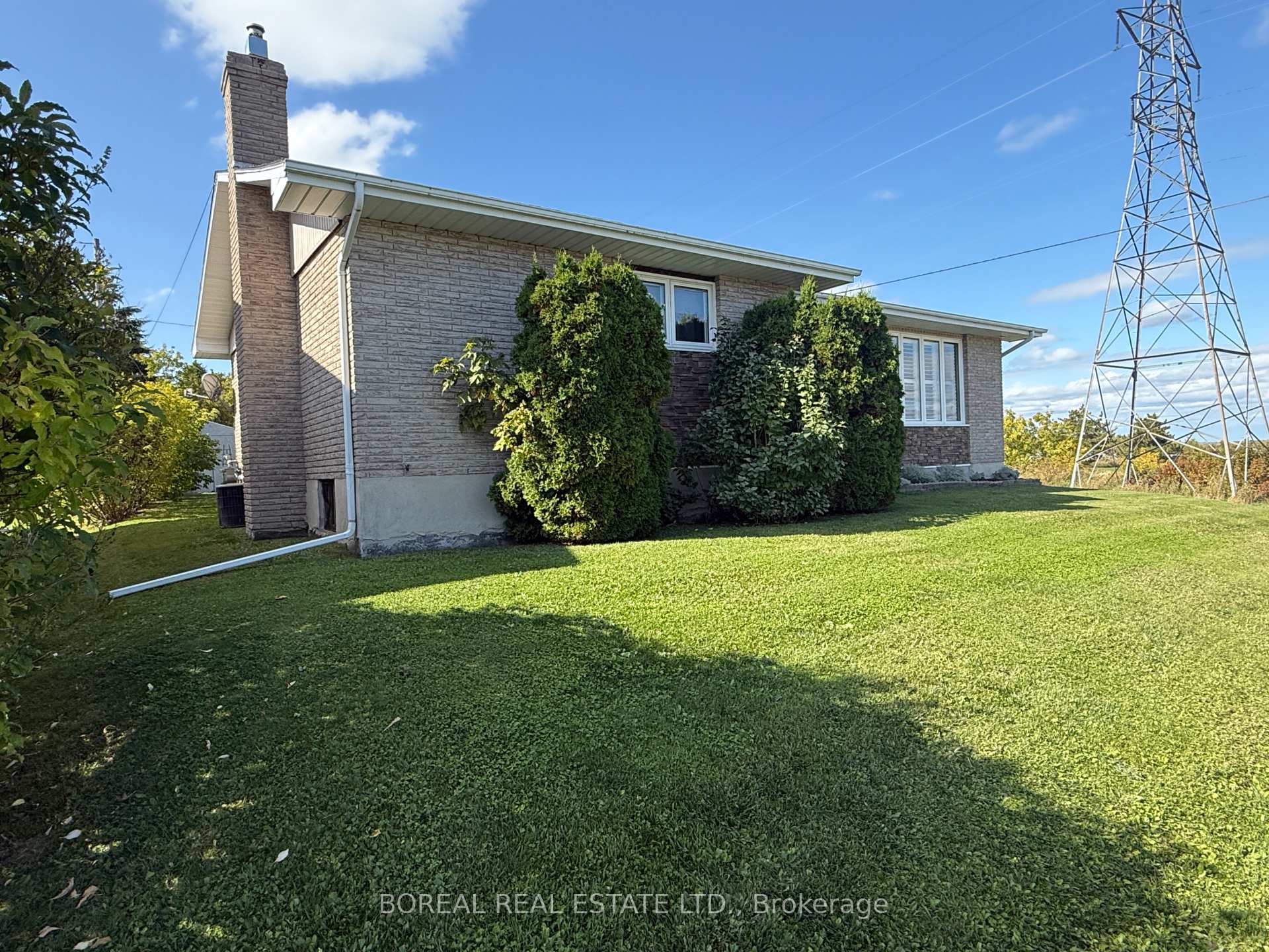 Photo 2 of 35 Eighteenth Avenue, Cochrane — HOMEH