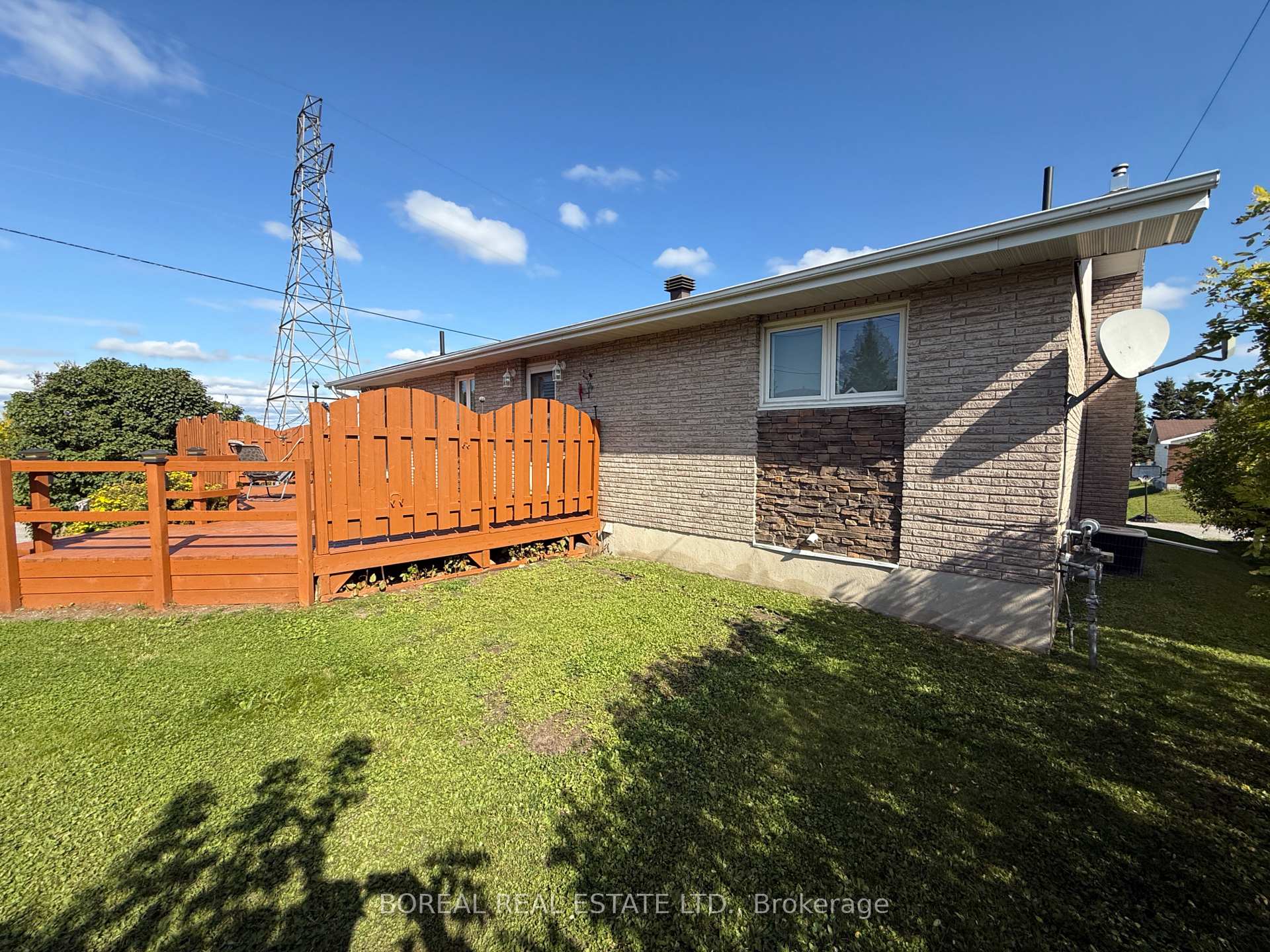 Photo 7 of 35 Eighteenth Avenue, Cochrane — HOMEH