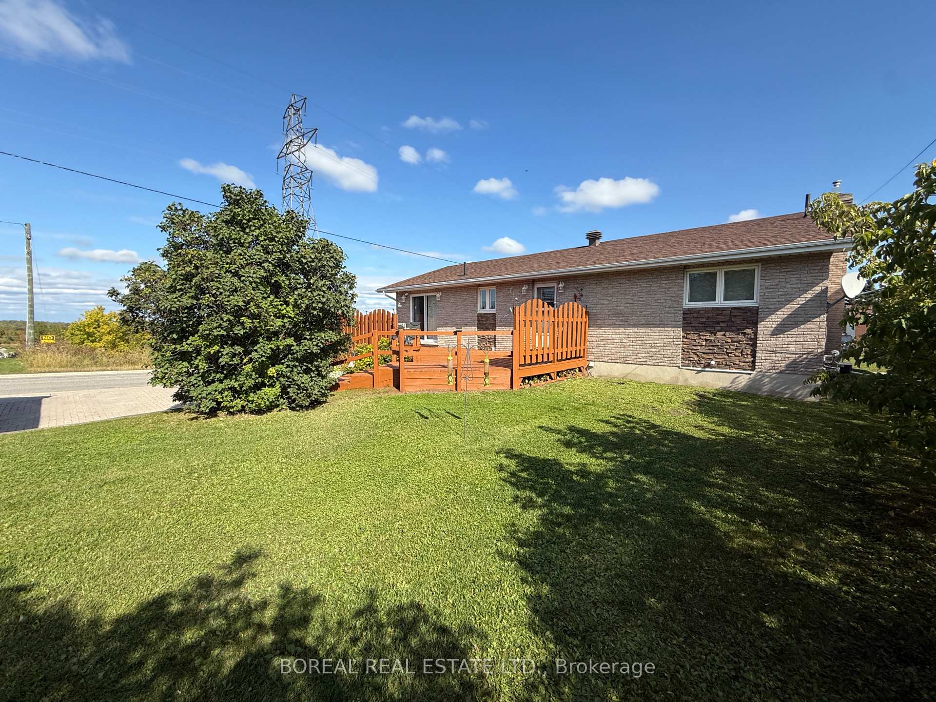 Photo 8 of 35 Eighteenth Avenue, Cochrane — HOMEH