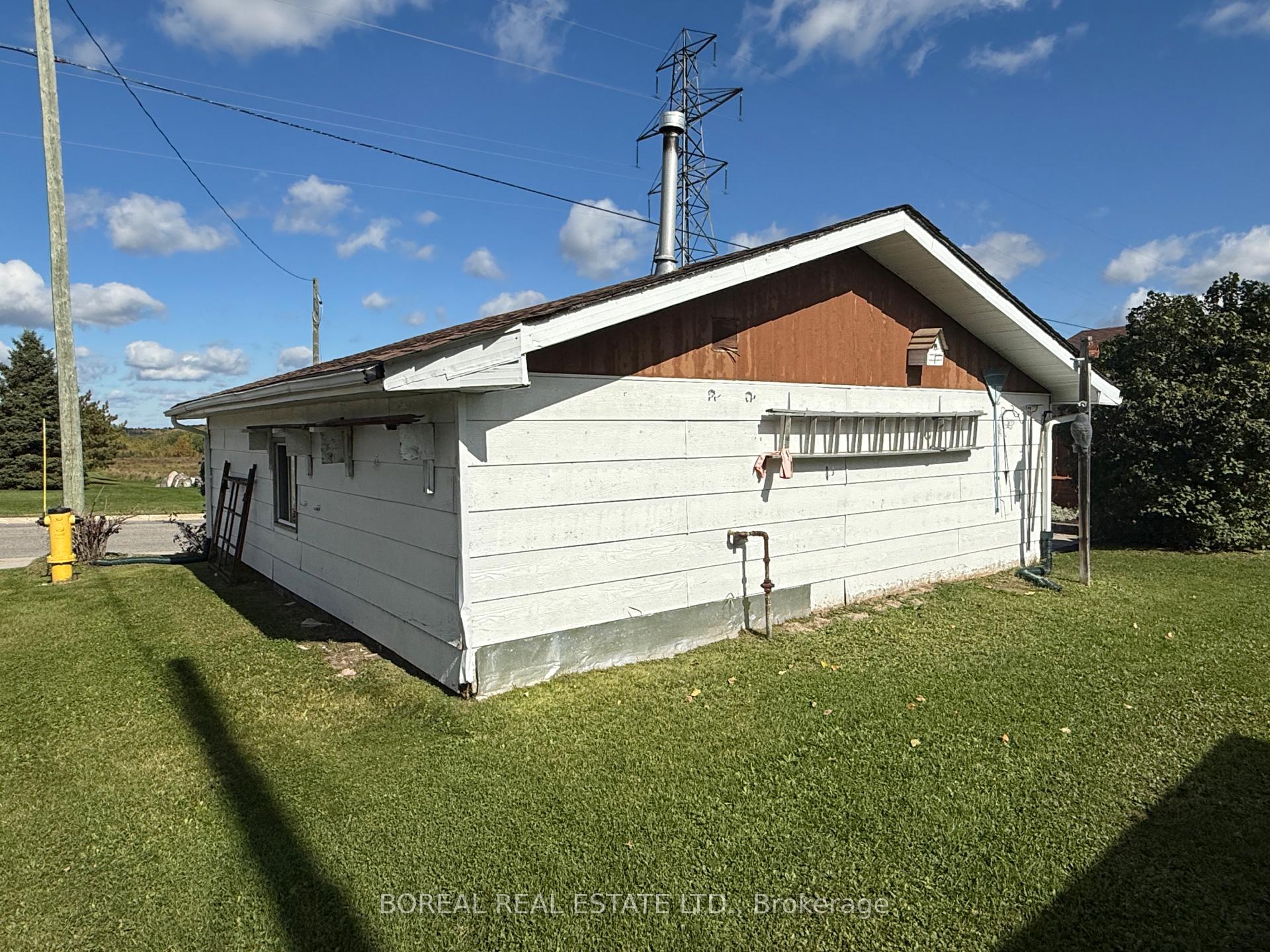 Photo 11 of 35 Eighteenth Avenue, Cochrane — HOMEH
