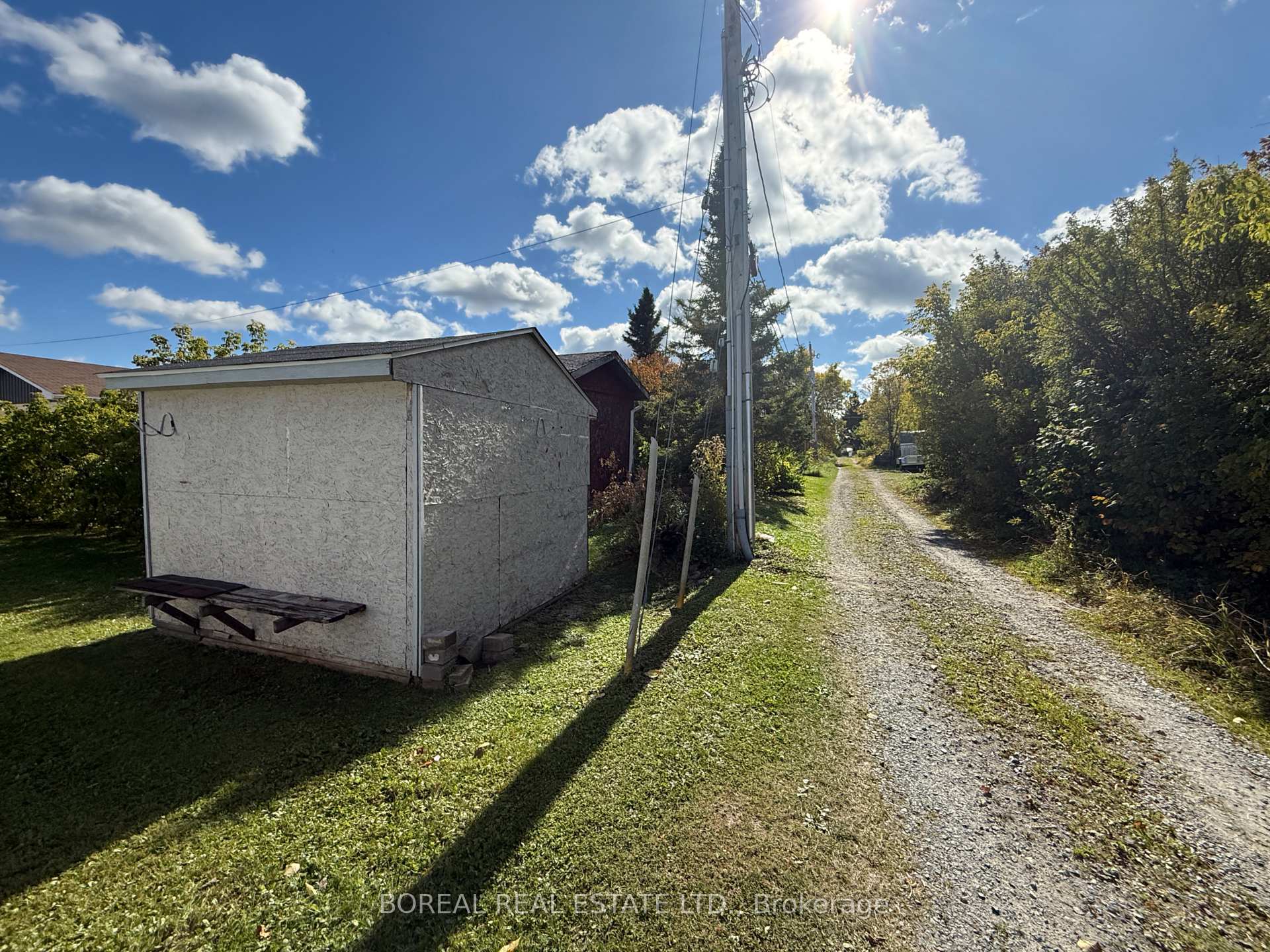 Photo 14 of 35 Eighteenth Avenue, Cochrane — HOMEH