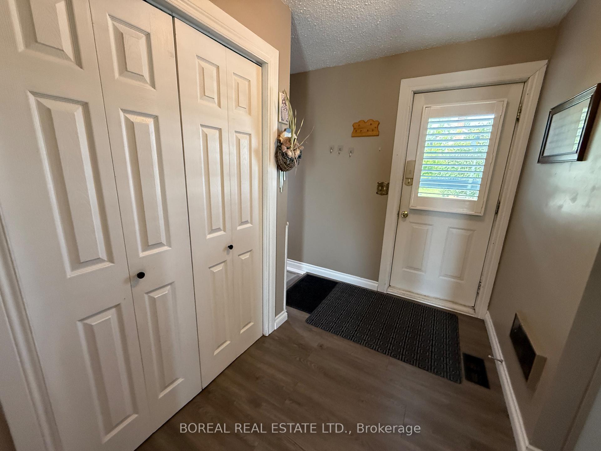 Photo 13 of 35 Eighteenth Avenue, Cochrane — HOMEH