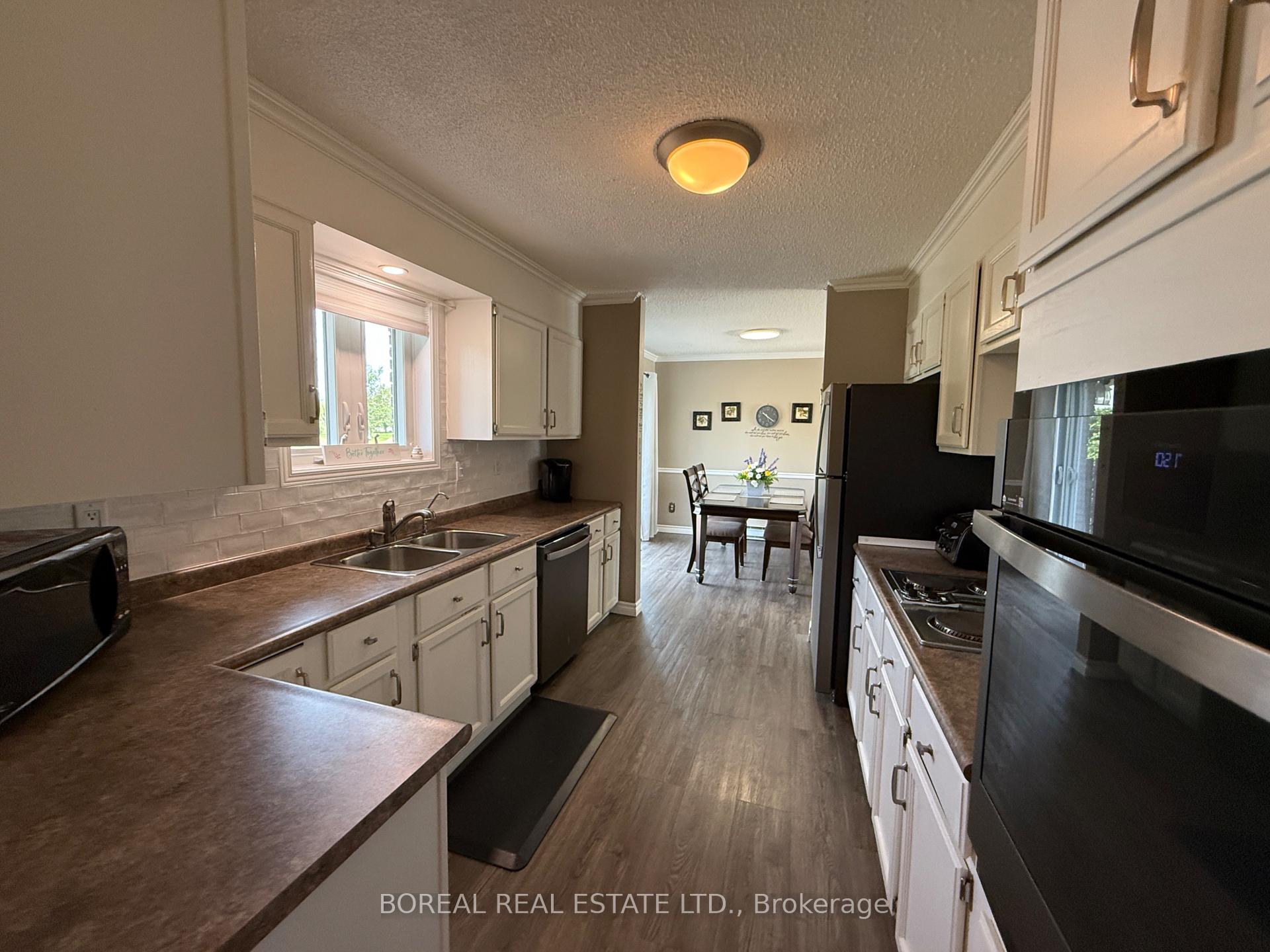 Photo 20 of 35 Eighteenth Avenue, Cochrane — HOMEH