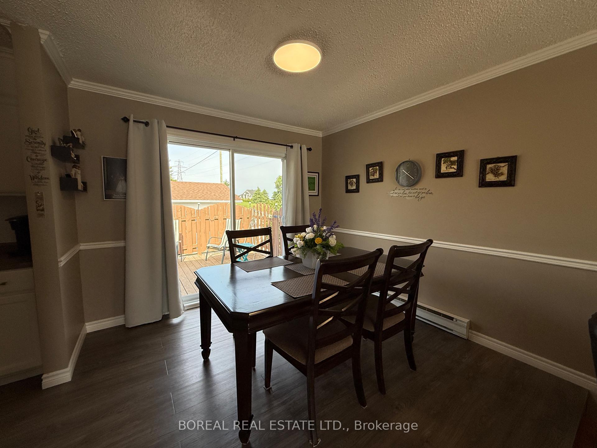 Photo 23 of 35 Eighteenth Avenue, Cochrane — HOMEH