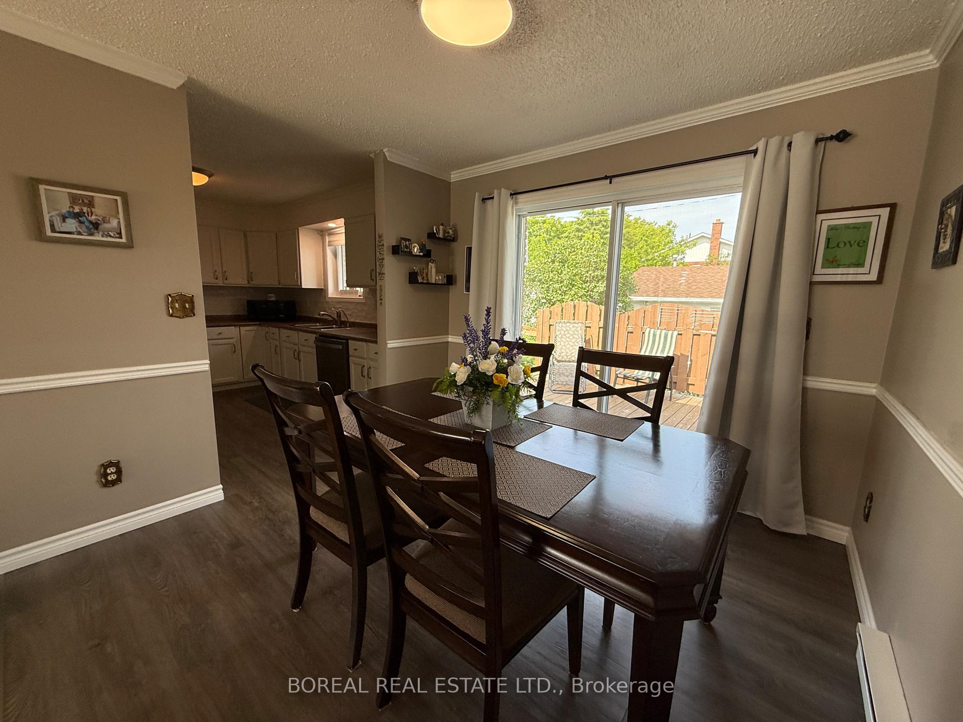 Photo 19 of 35 Eighteenth Avenue, Cochrane — HOMEH