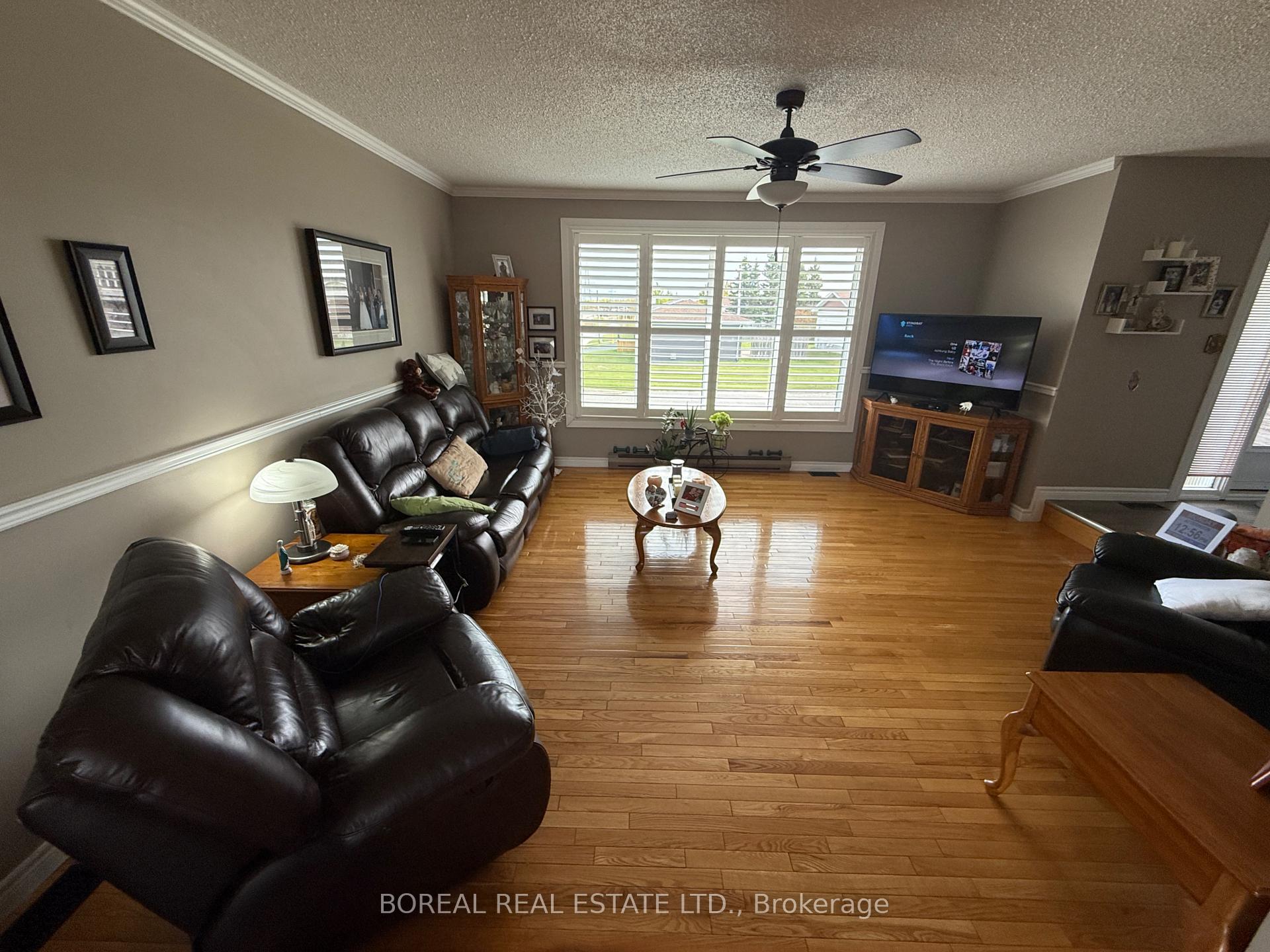 Photo 24 of 35 Eighteenth Avenue, Cochrane — HOMEH