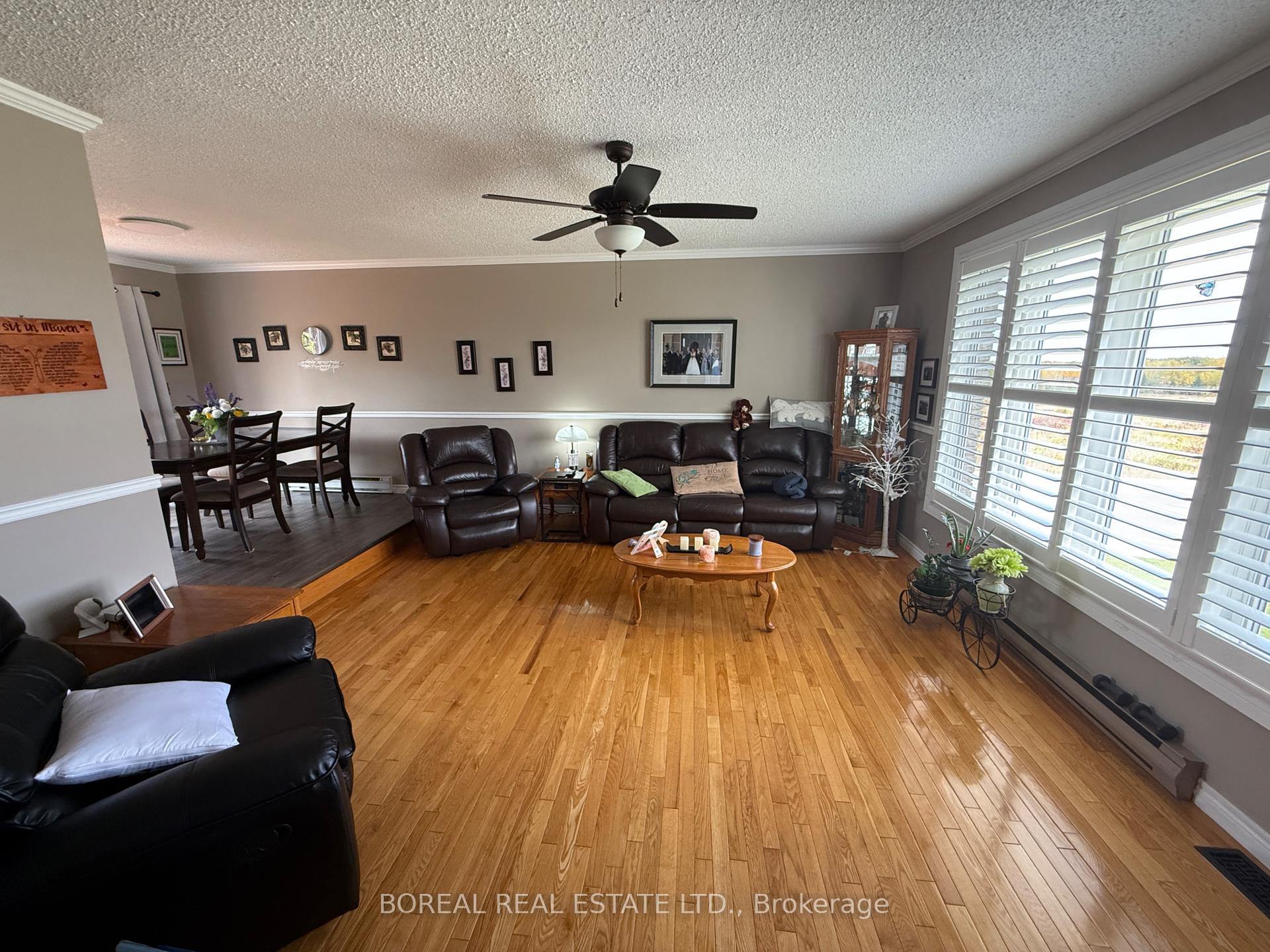 Photo 25 of 35 Eighteenth Avenue, Cochrane — HOMEH