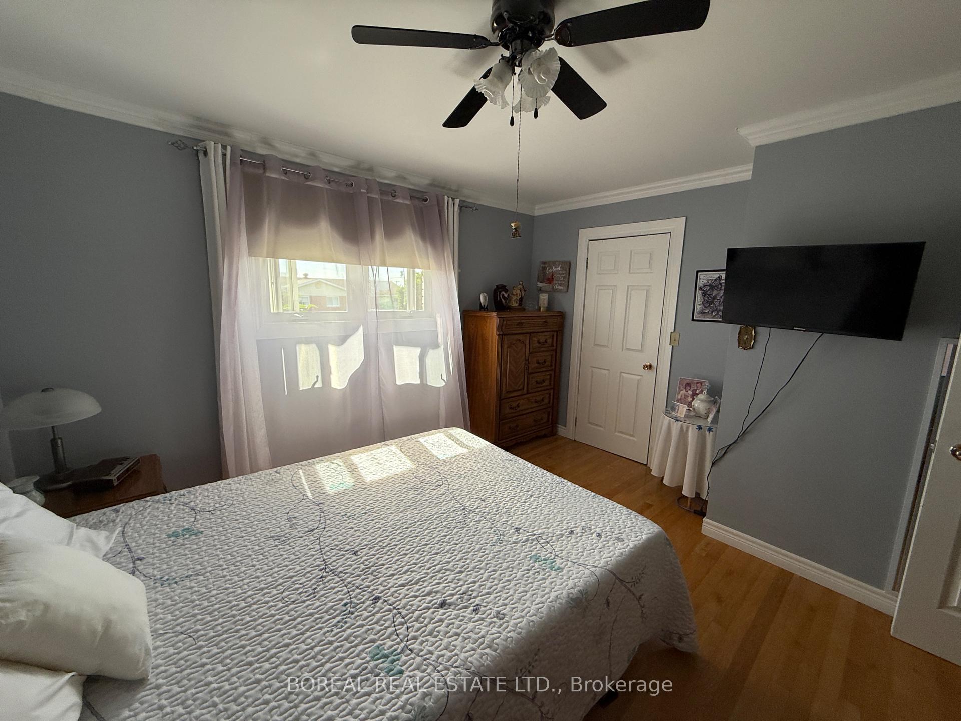Photo 26 of 35 Eighteenth Avenue, Cochrane — HOMEH