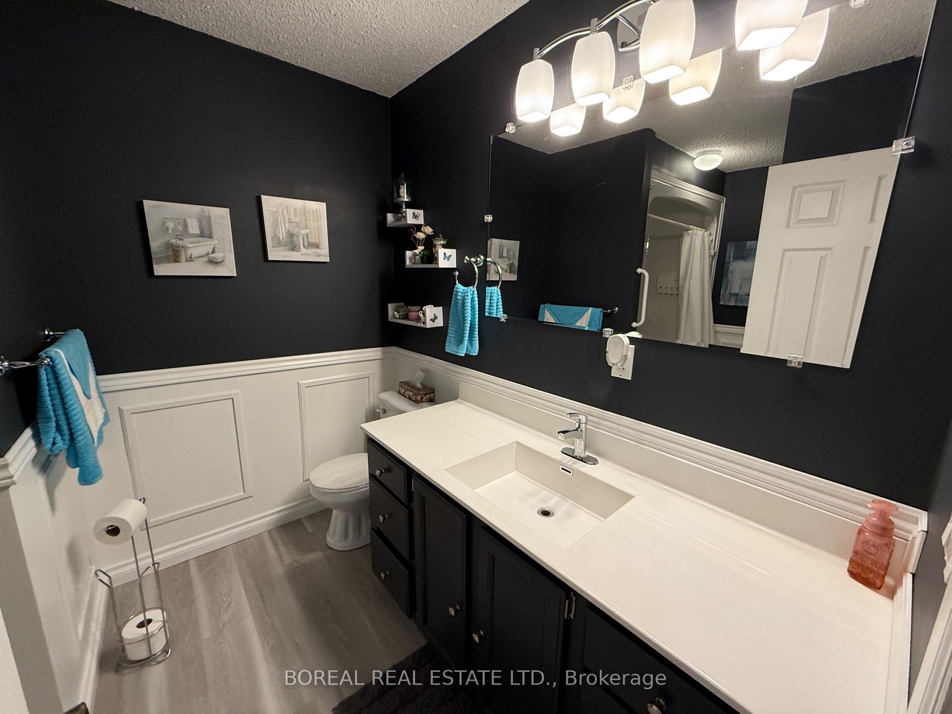 Photo 32 of 35 Eighteenth Avenue, Cochrane — HOMEH