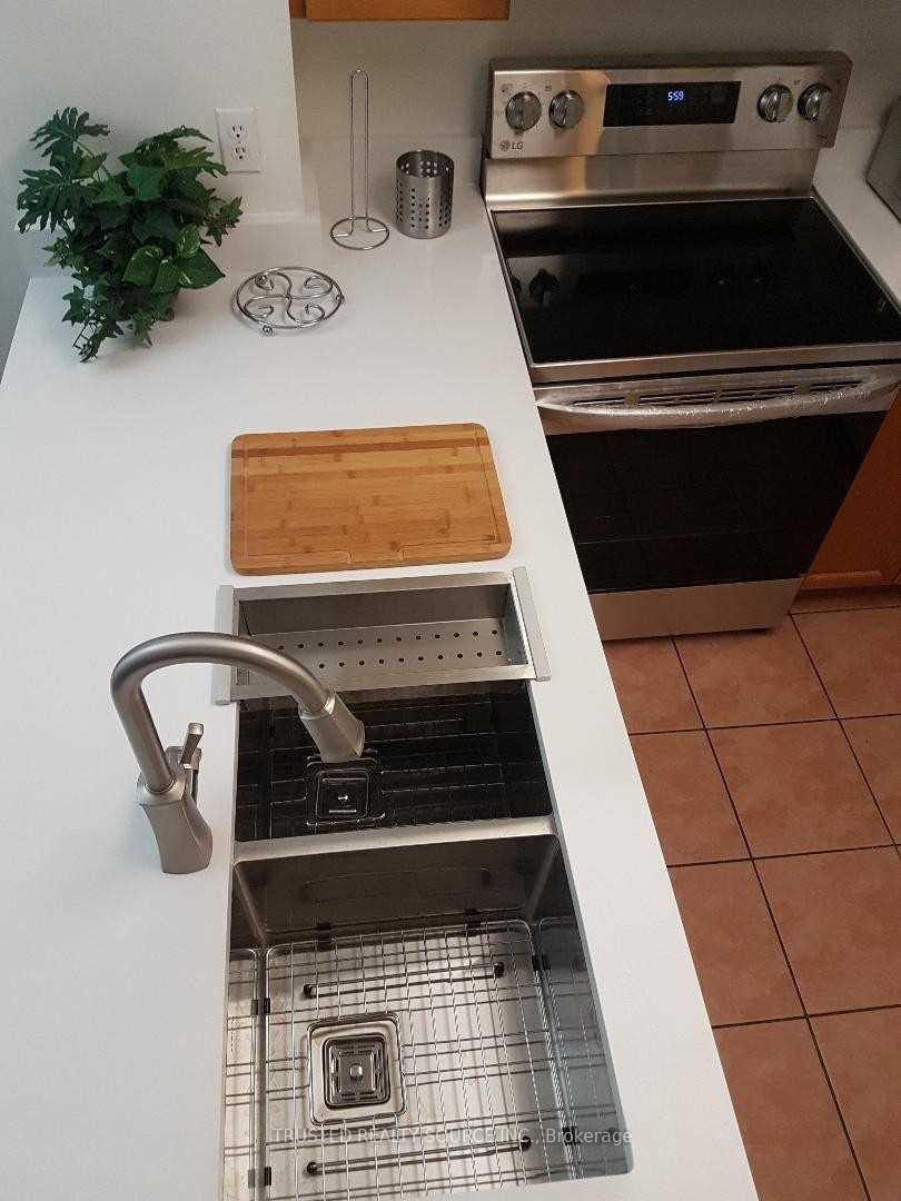 Photo 3 of Unit 308, 43 Eglinton Avenue E, Toronto, Mount Pleasant West — HOMEH