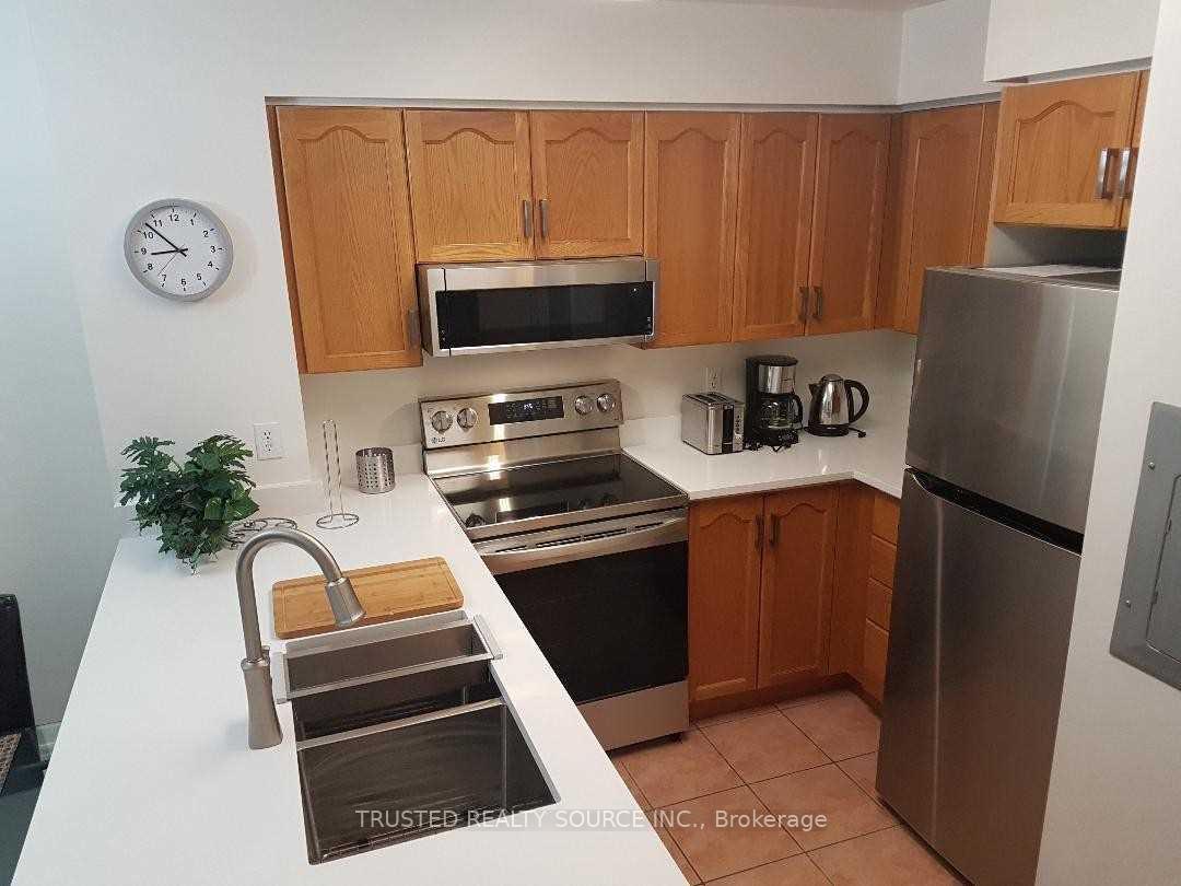 Photo 4 of Unit 308, 43 Eglinton Avenue E, Toronto, Mount Pleasant West — HOMEH