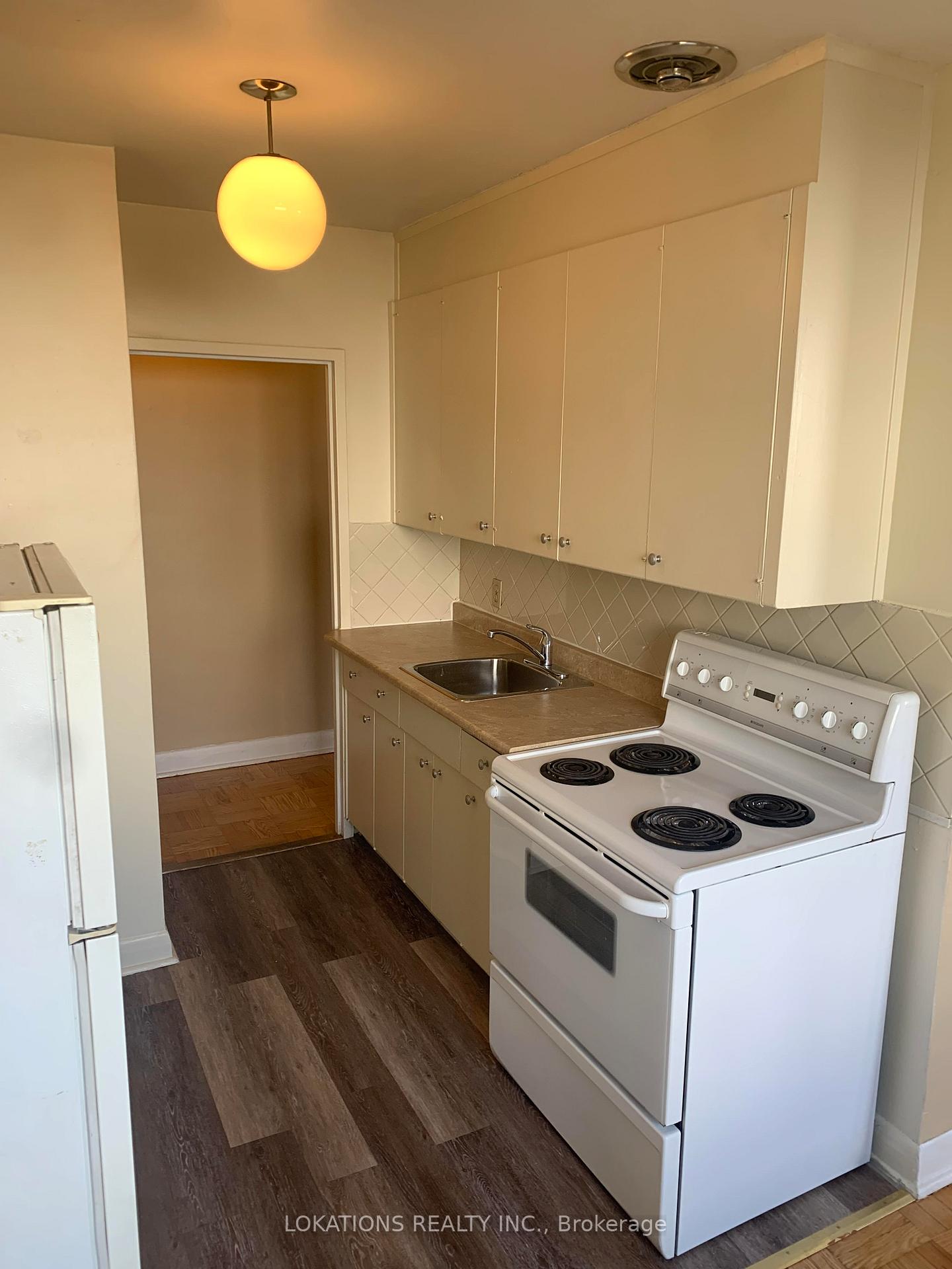 Photo 4 of Unit 102, 2135 Avenue Road, Toronto, Bedford Park-Nortown — HOMEH