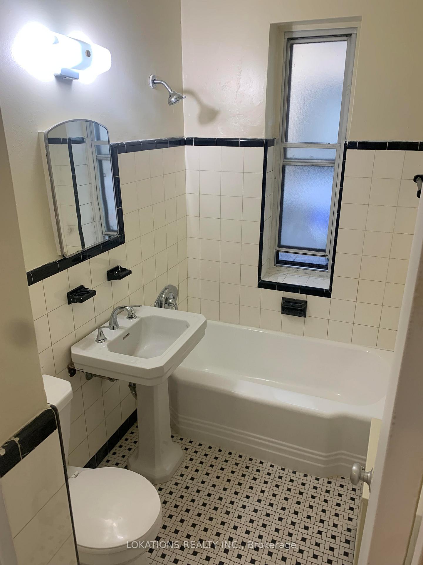 Photo 6 of Unit 102, 2135 Avenue Road, Toronto, Bedford Park-Nortown — HOMEH