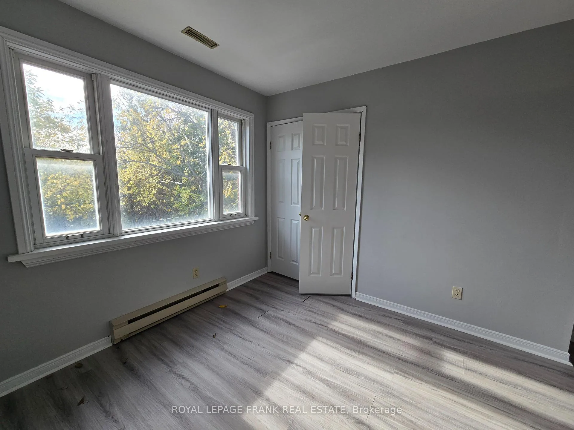 Photo 3 of Unit 1, 129 King Street E, Clarington, Bowmanville — HOMEH