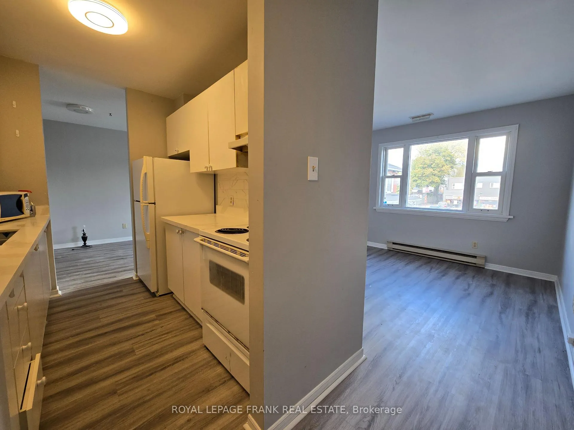 Photo 5 of Unit 1, 129 King Street E, Clarington, Bowmanville — HOMEH
