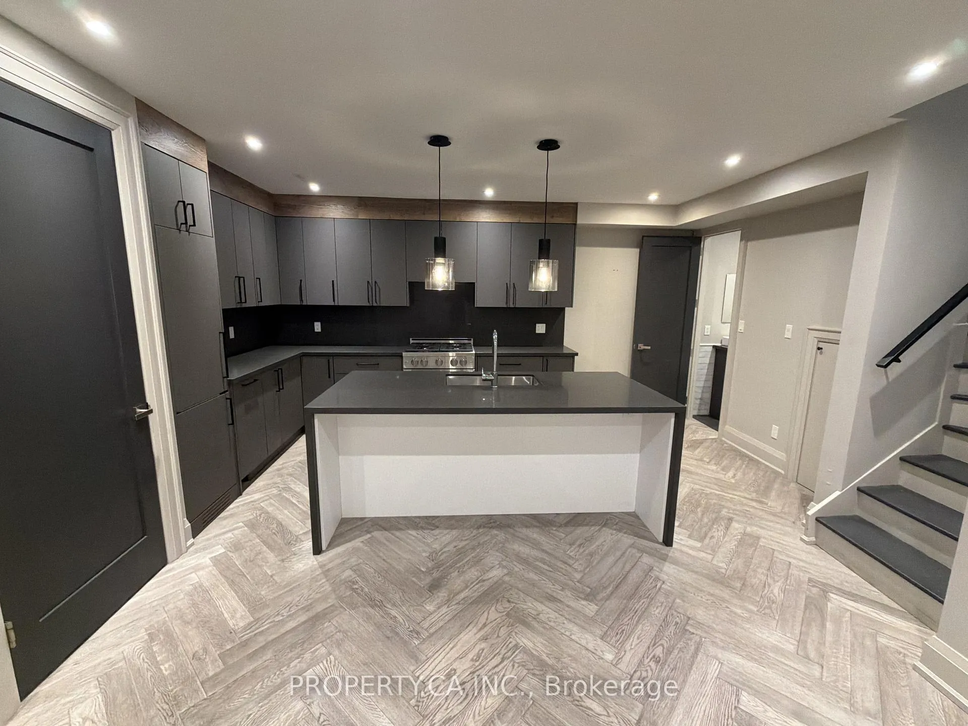 Photo 3 of Unit 6, 47 Madison Avenue, Toronto, The Annex — HOMEH