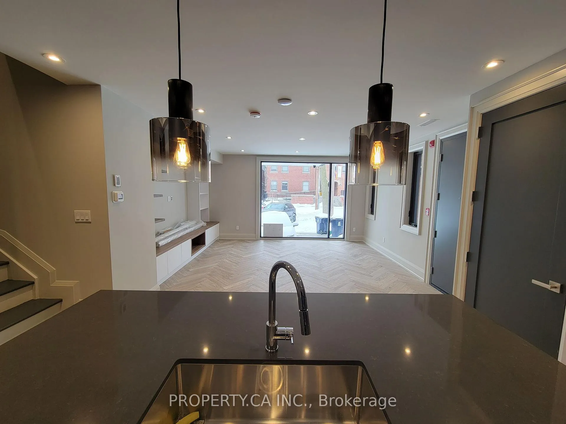Photo 4 of Unit 6, 47 Madison Avenue, Toronto, The Annex — HOMEH