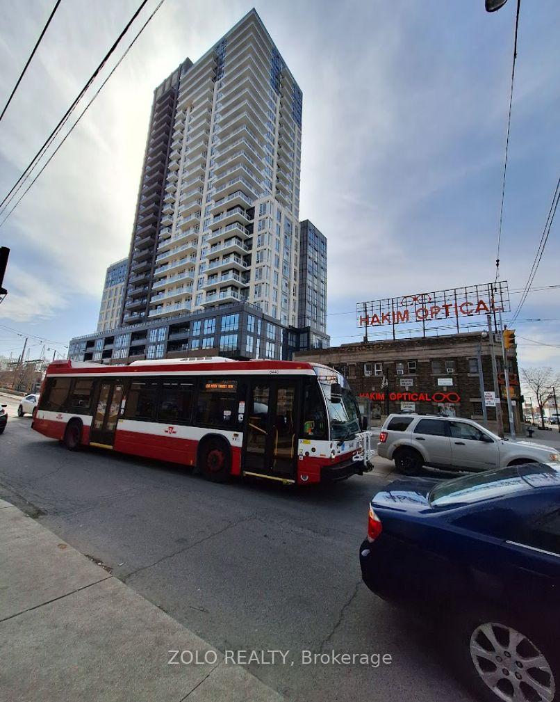 Front of Unit 1601, 286 Main Street