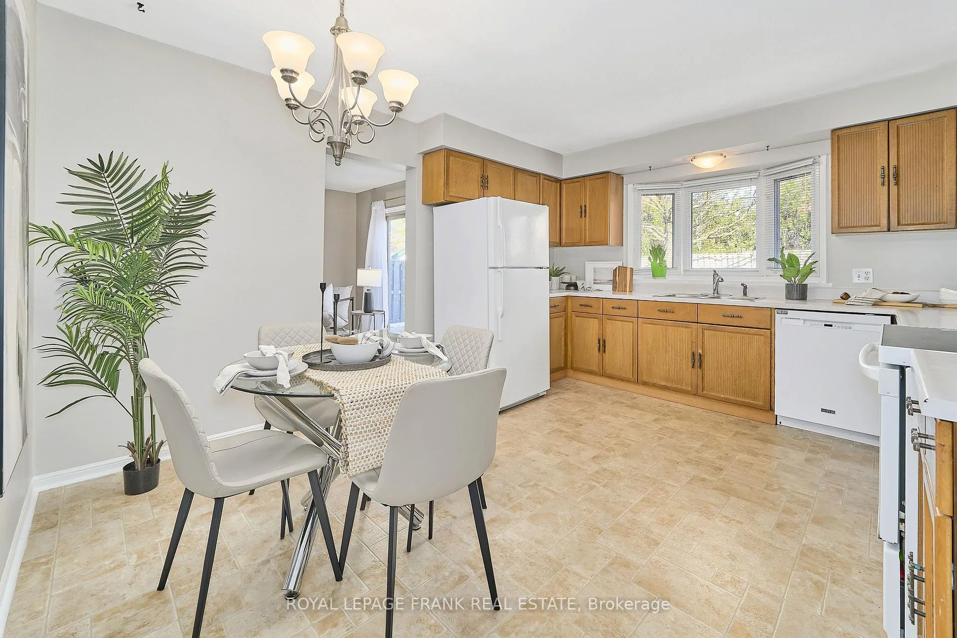 Photo 14 of 3 Hialeah Crescent, Whitby, Blue Grass Meadows — HOMEH