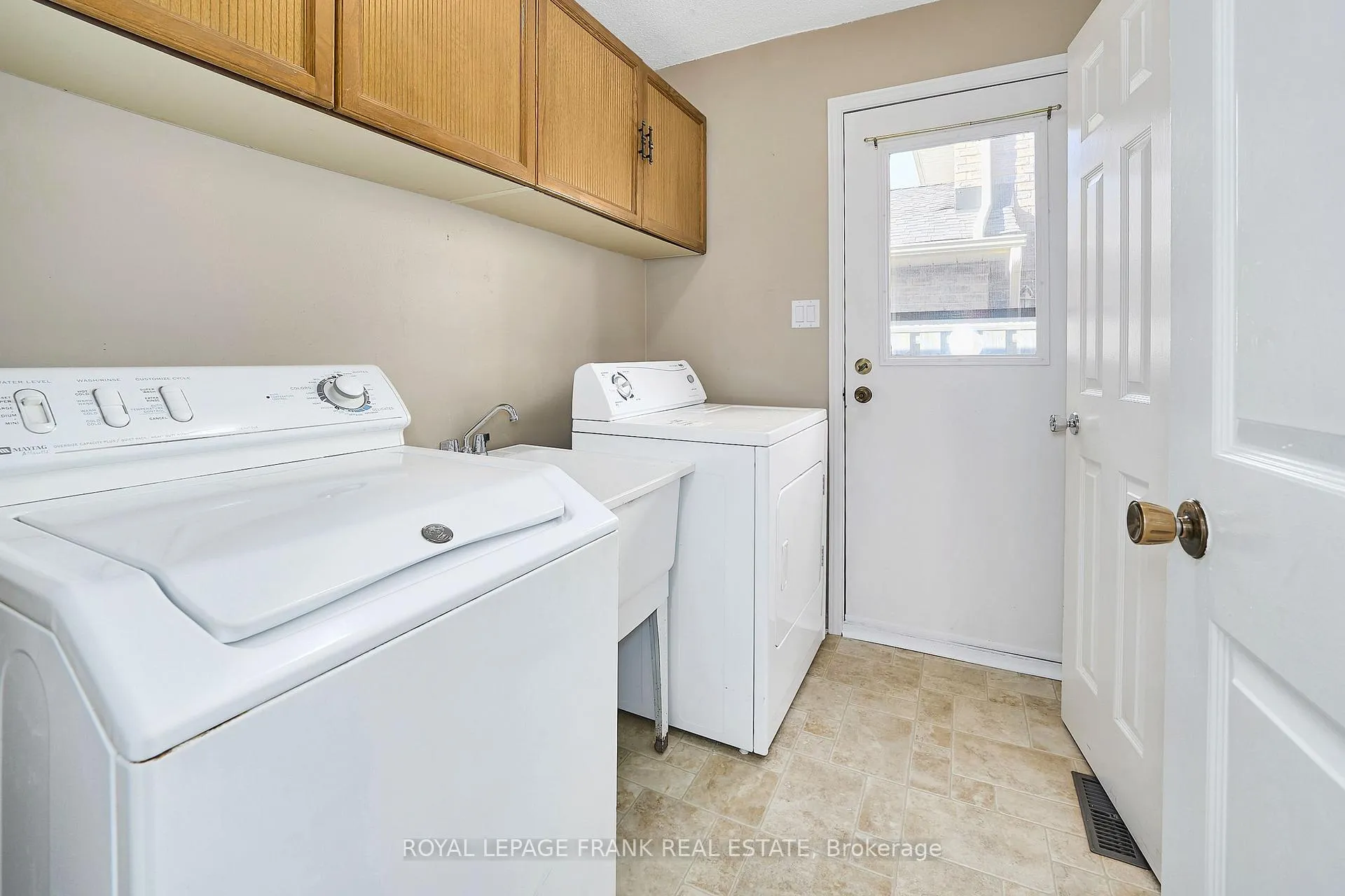 Photo 24 of 3 Hialeah Crescent, Whitby, Blue Grass Meadows — HOMEH