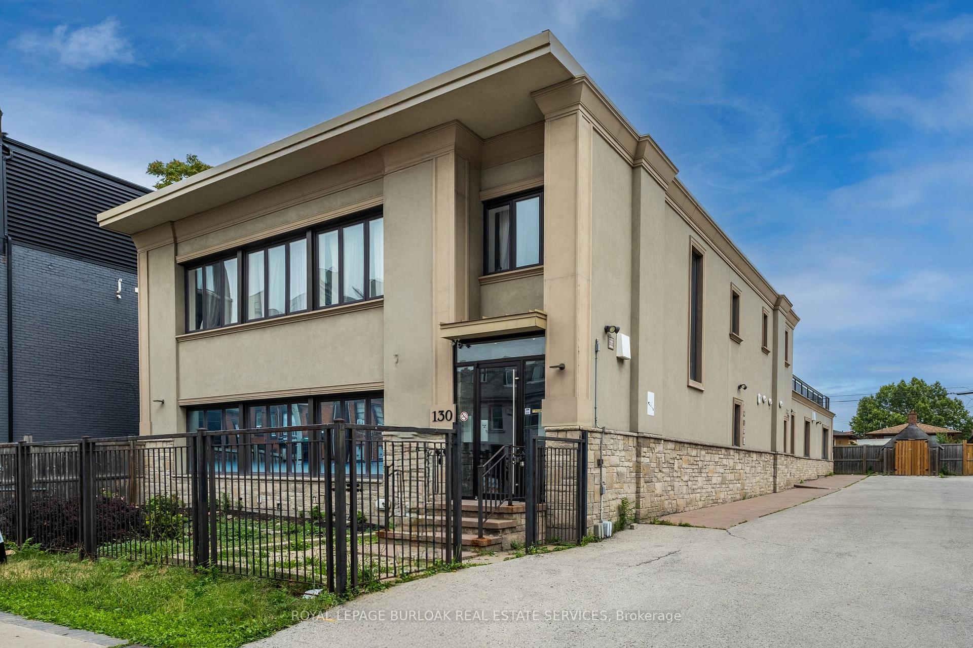 Front of Unit 102, 130 Wellington Street N