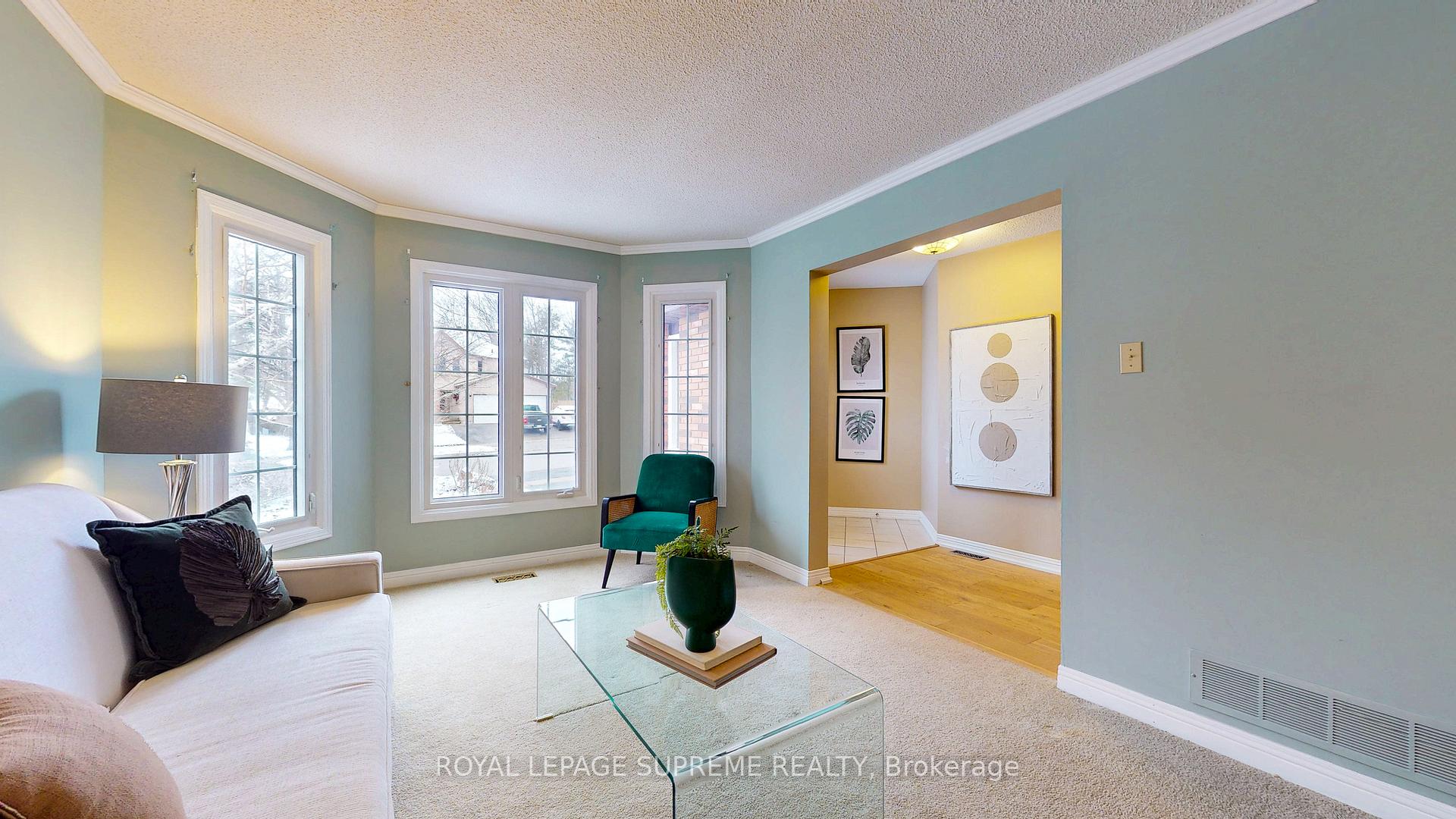 Photo 2 of 124 Browning Trail, Barrie, Letitia Heights — HOMEH